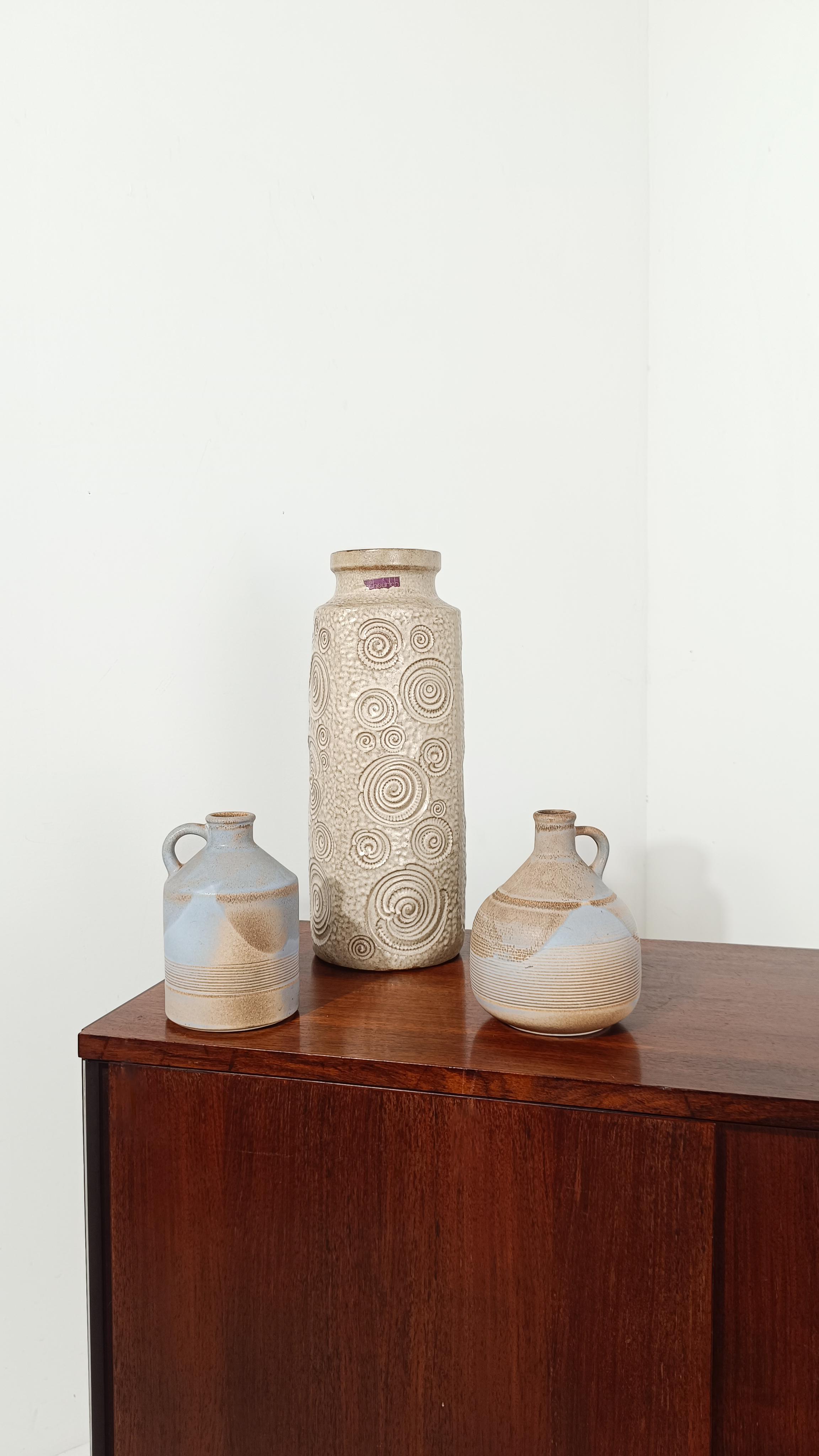 Italiano Una coppia di vasi italiani d'epoca in ceramica grezza di Bucci, anni '70 in vendita