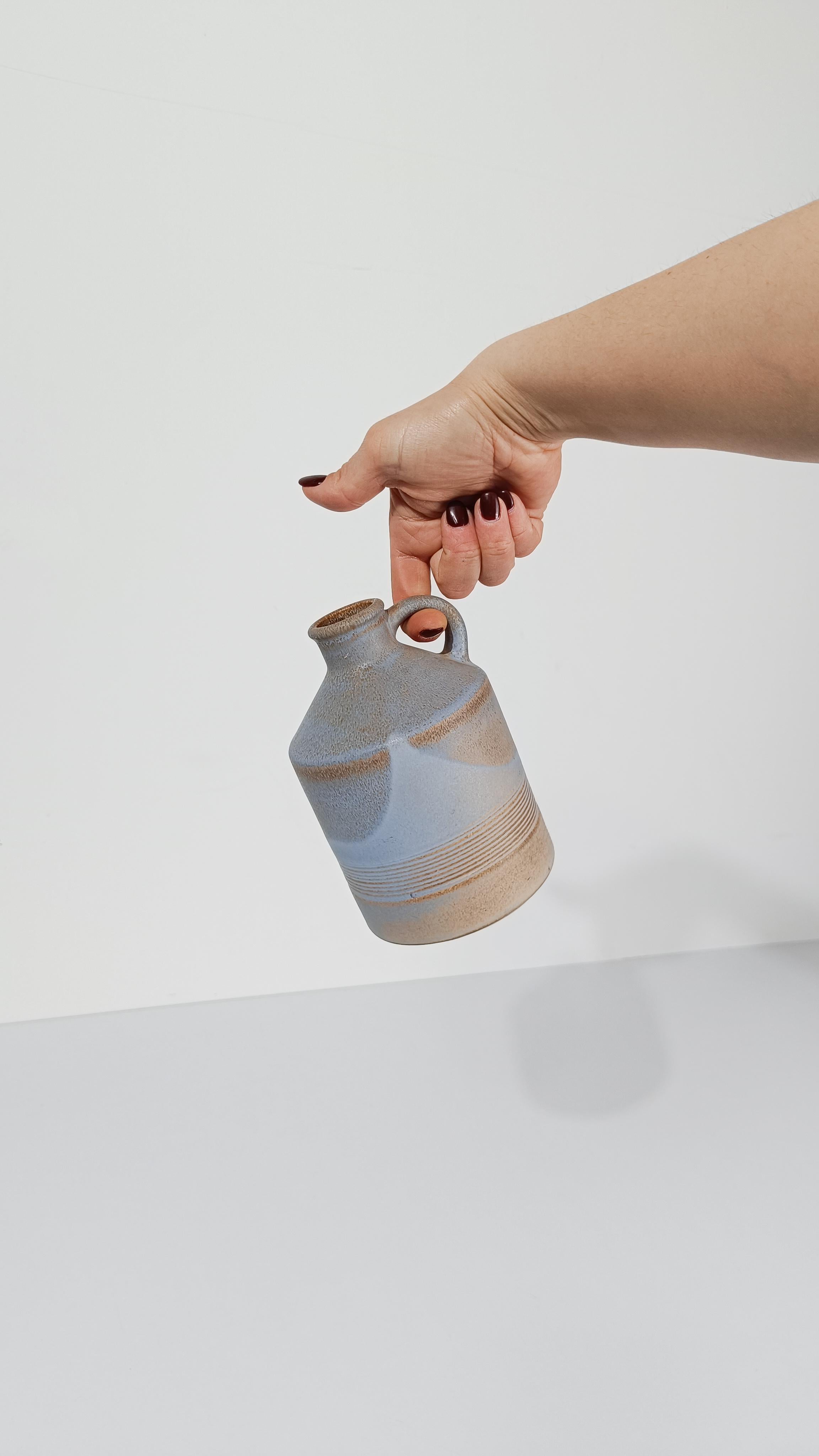 Ceramica Una coppia di vasi italiani d'epoca in ceramica grezza di Bucci, anni '70 in vendita