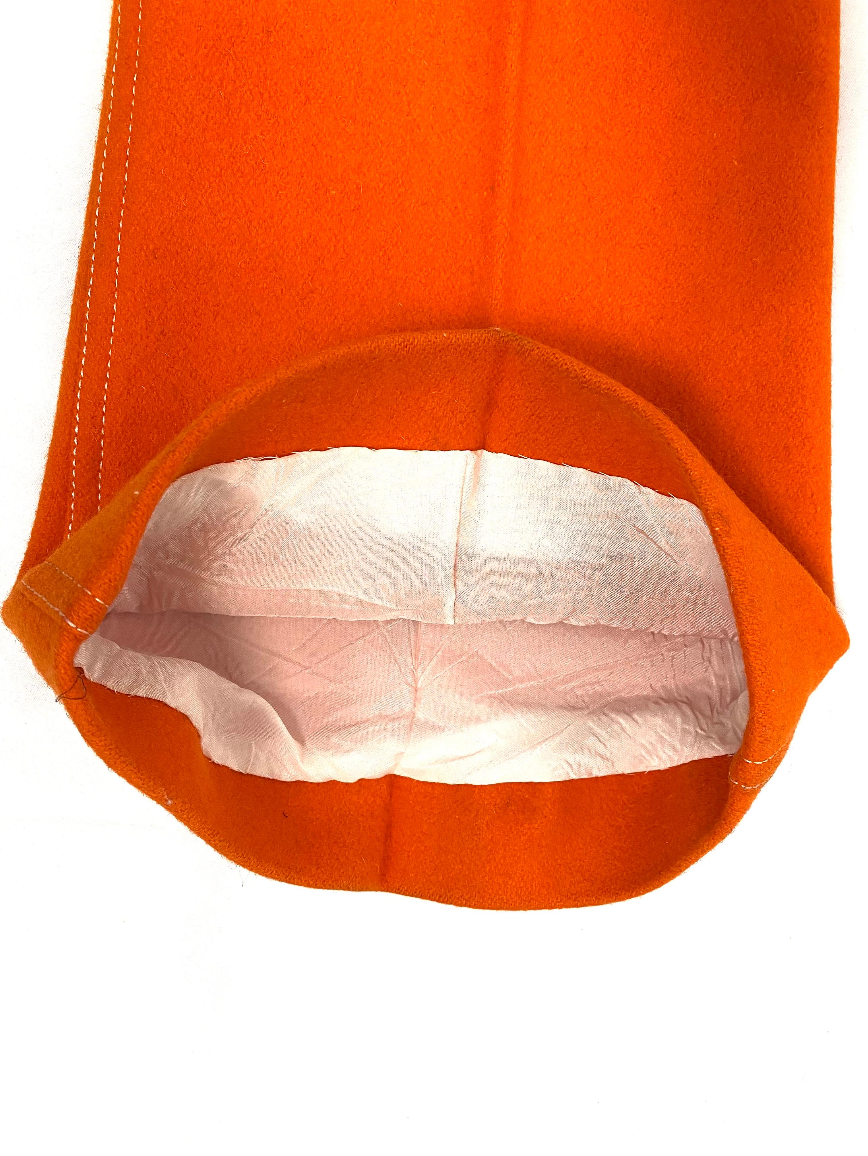 A. Costume pantalon Hyperbole en laine orange de Courréges de 1970 en vente 11