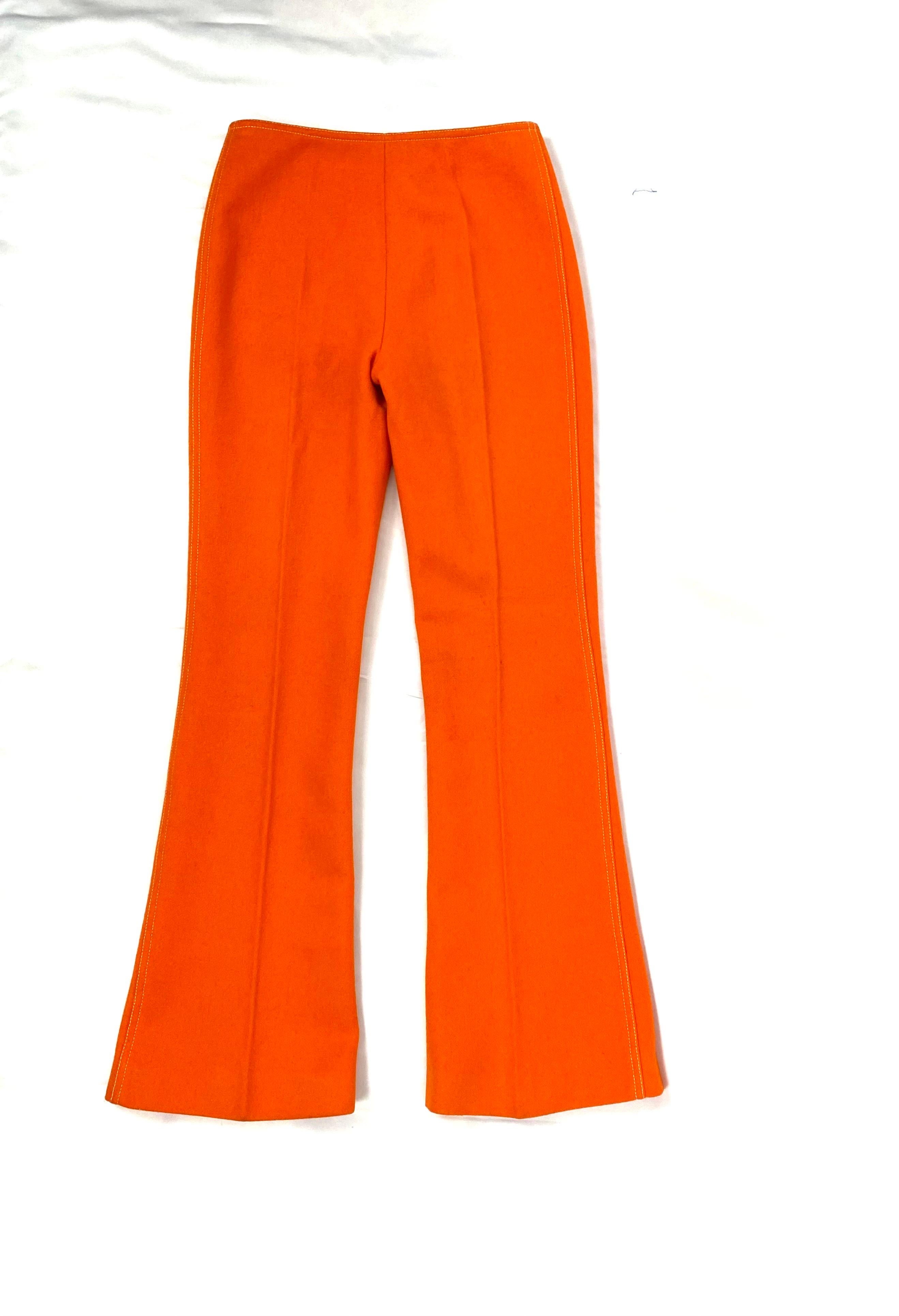 A. Costume pantalon Hyperbole en laine orange de Courréges de 1970 en vente 12