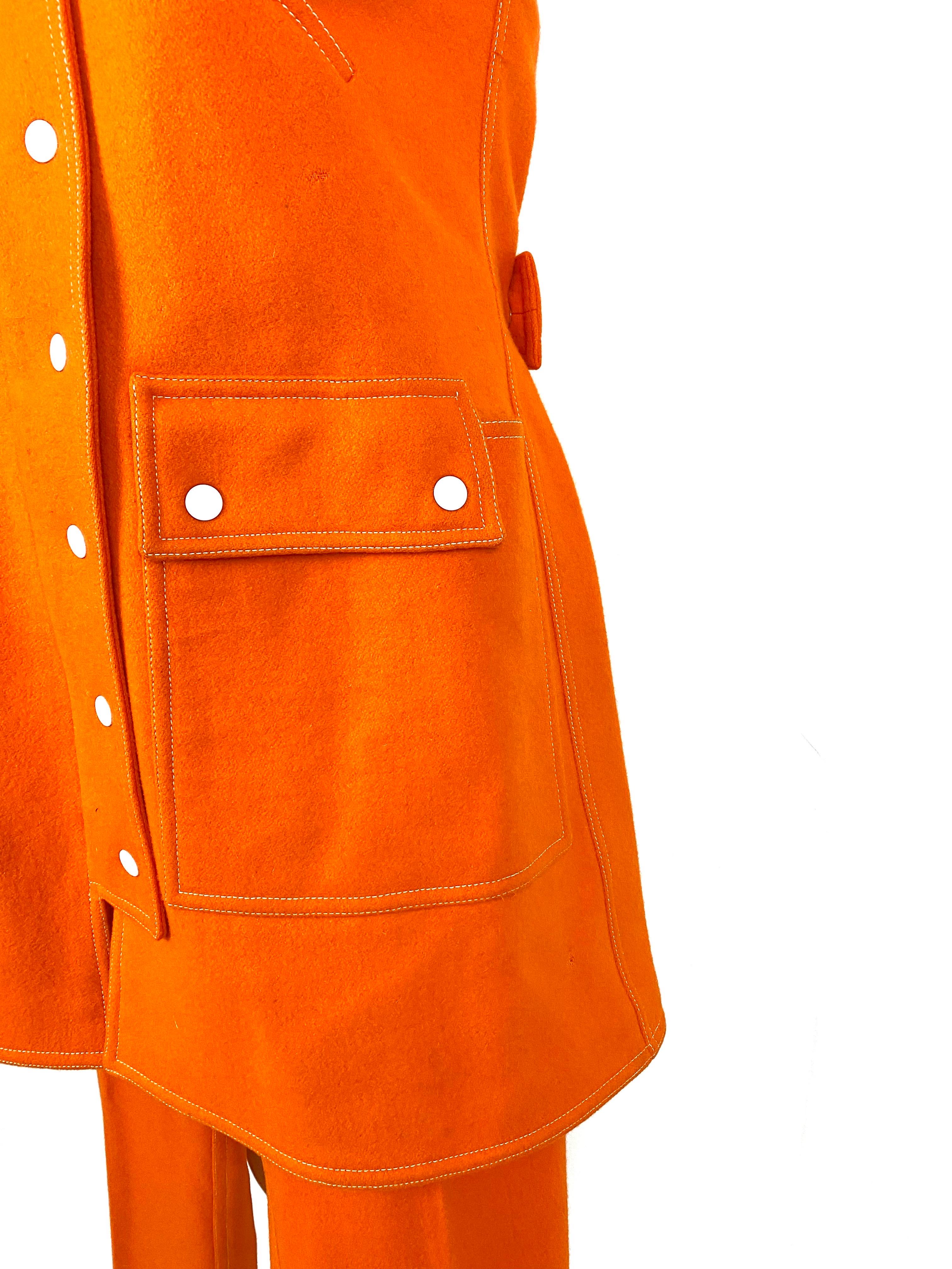 A. Costume pantalon Hyperbole en laine orange de Courréges de 1970 en vente 14