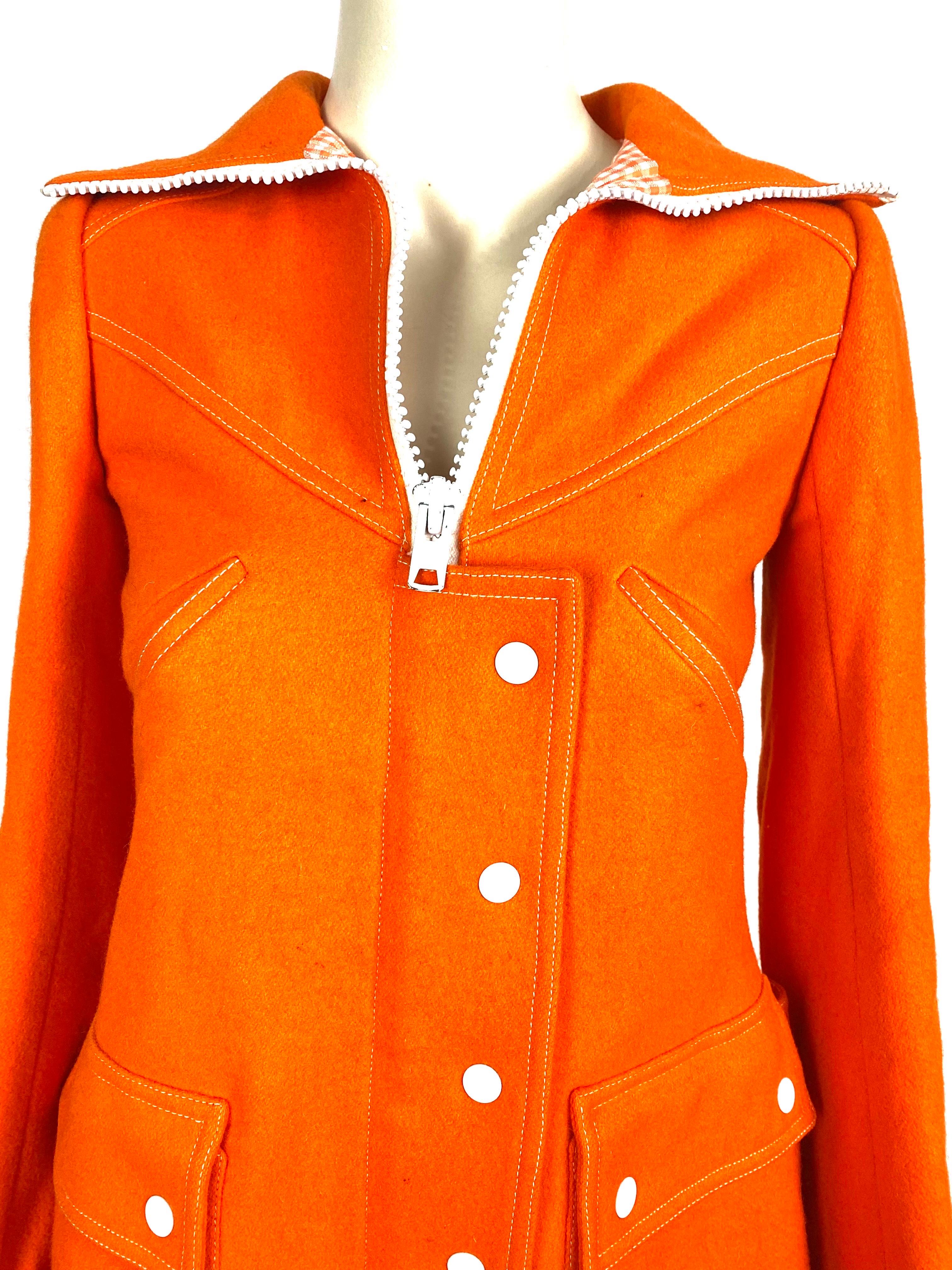 Orange A. Costume pantalon Hyperbole en laine orange de Courréges de 1970 en vente