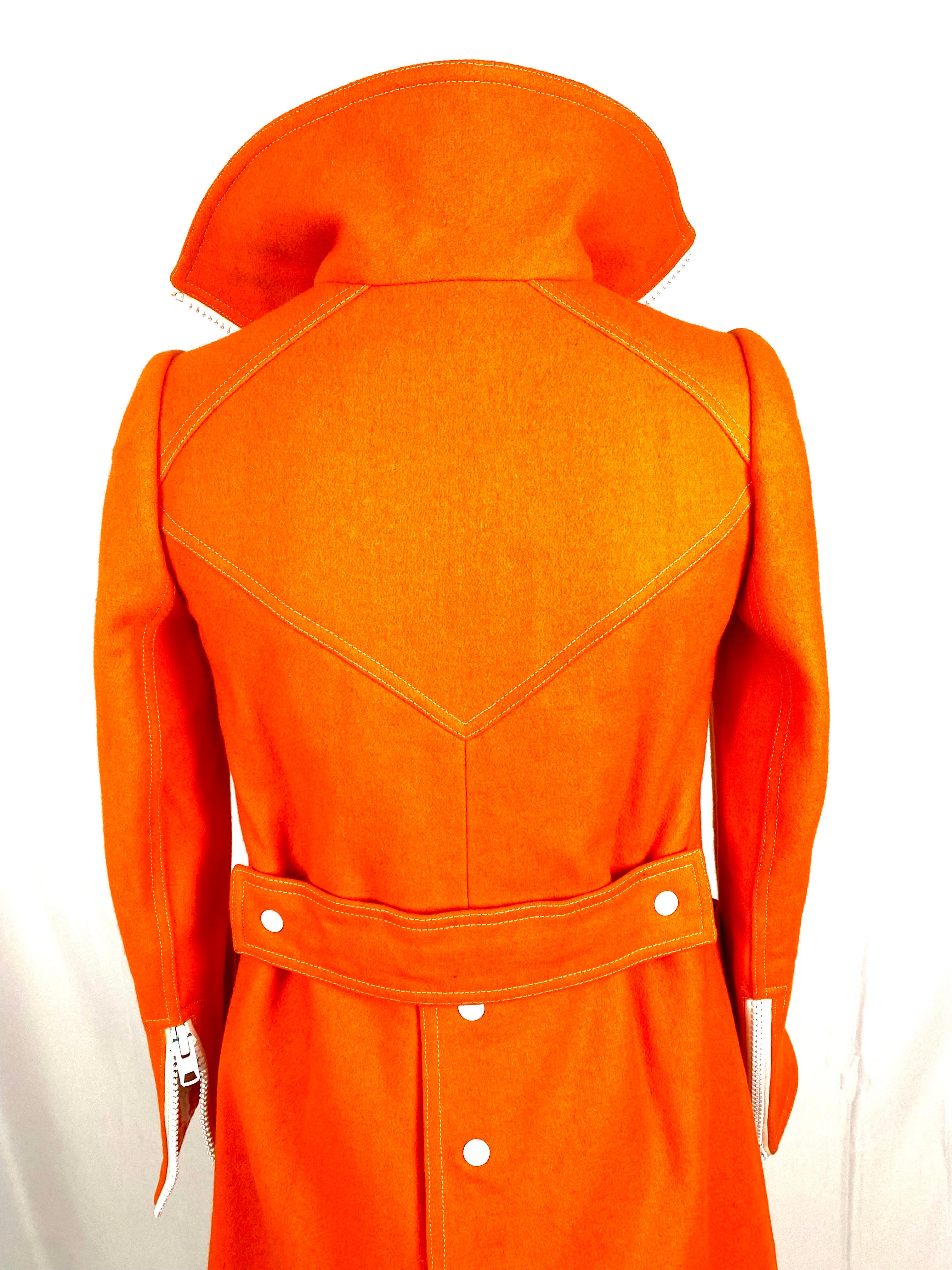 A. Costume pantalon Hyperbole en laine orange de Courréges de 1970 en vente 2