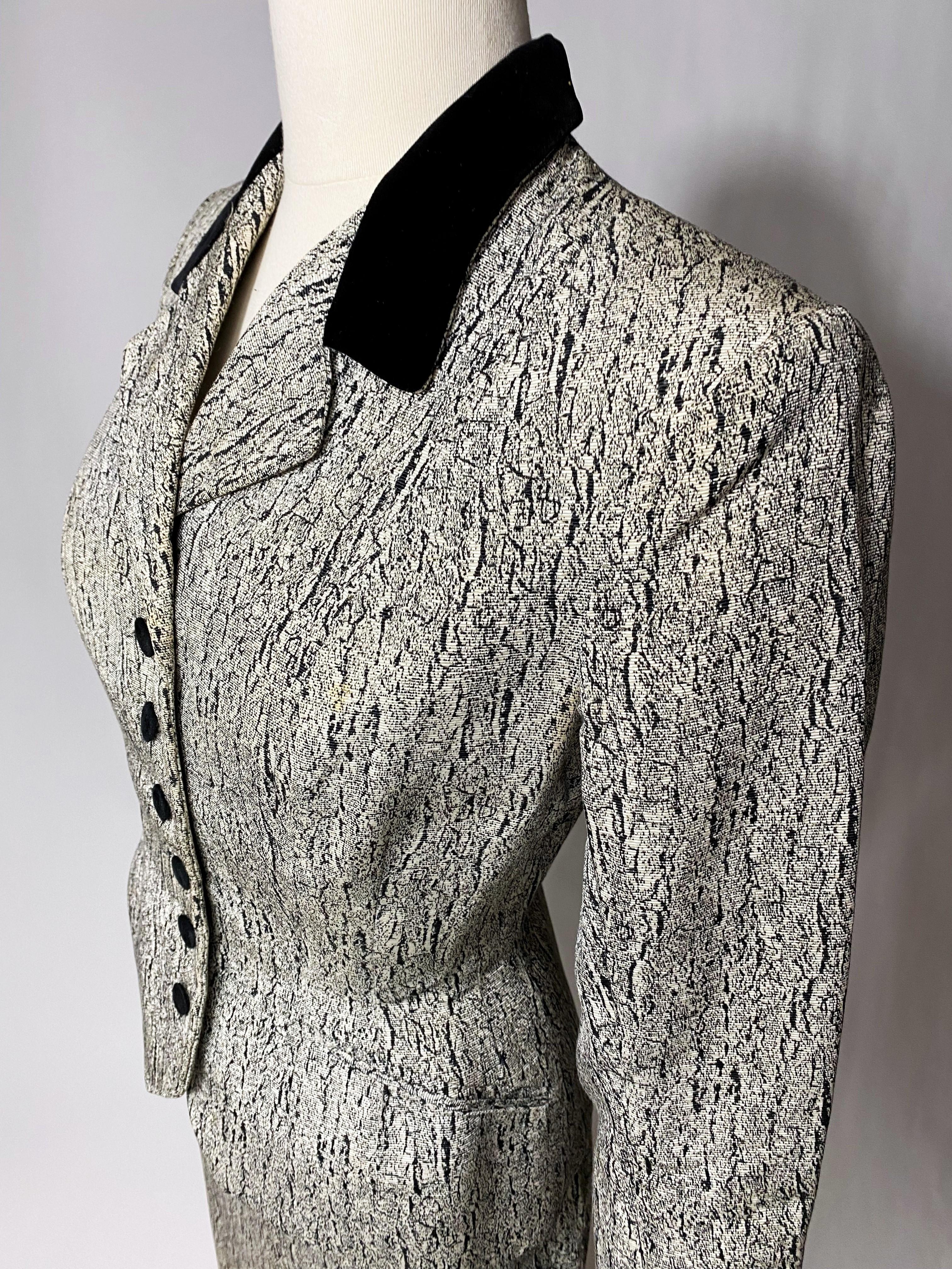 Tailleur jupe de bar haute couture en faille de soie imprimée marbrée, France, circa 1947-1950 en vente 4