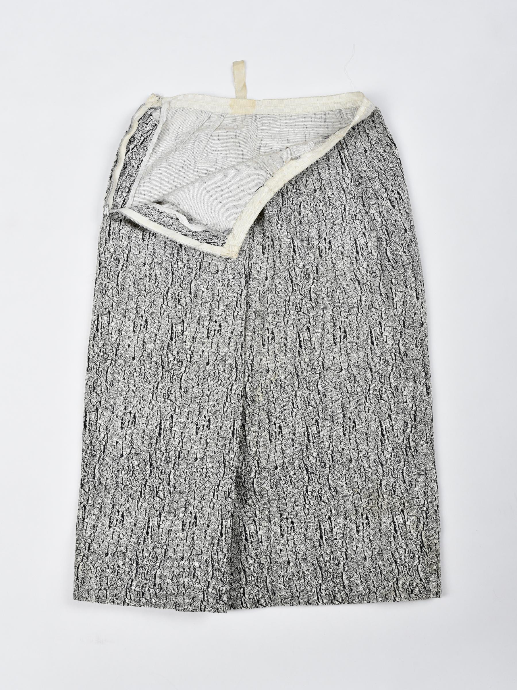 Tailleur jupe de bar haute couture en faille de soie imprimée marbrée, France, circa 1947-1950 en vente 8