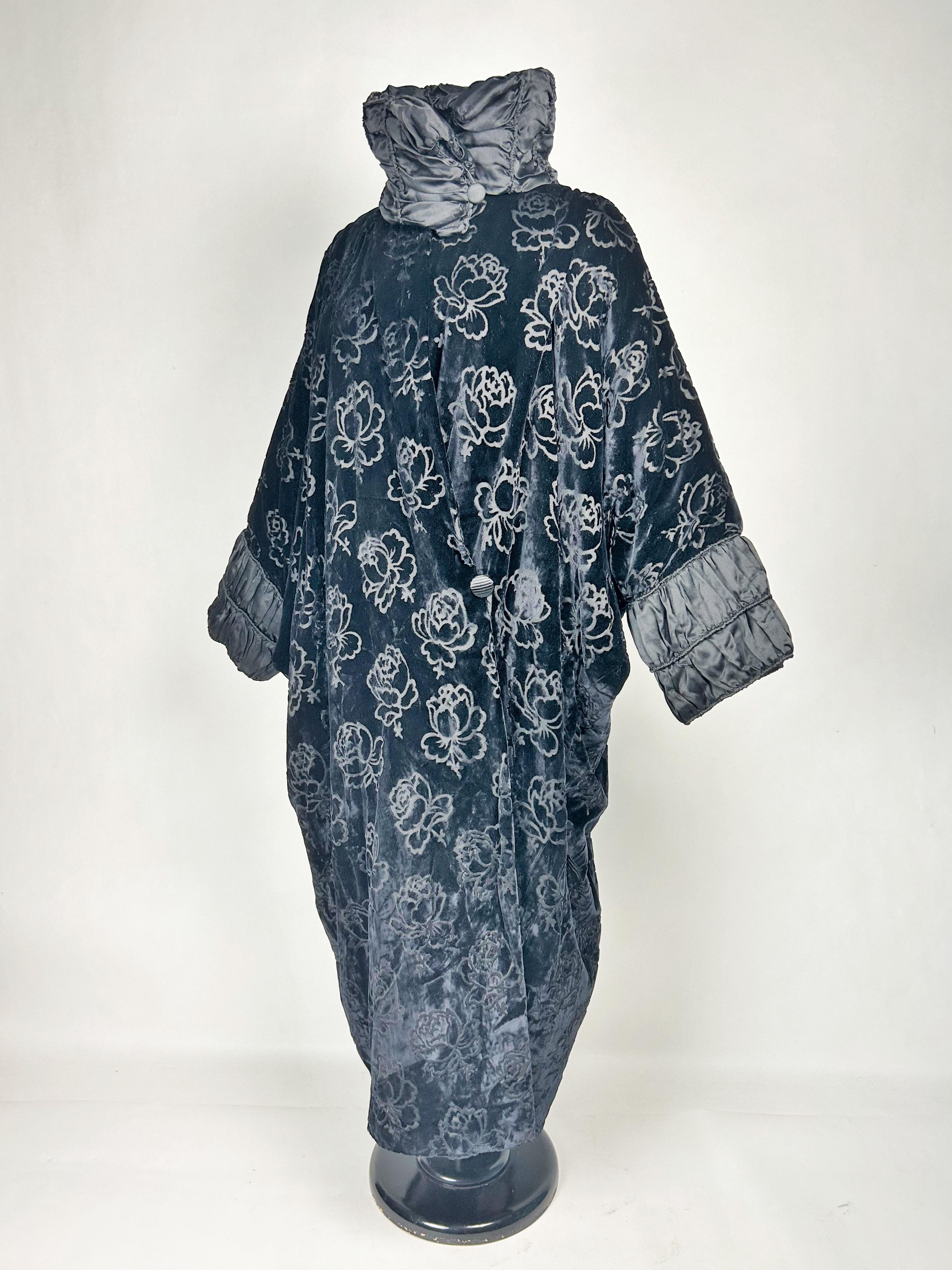 da uomo o donna Cappotto da opera in velluto nero Couture di Worth in velluto - Parigi C.1930-1935 in vendita