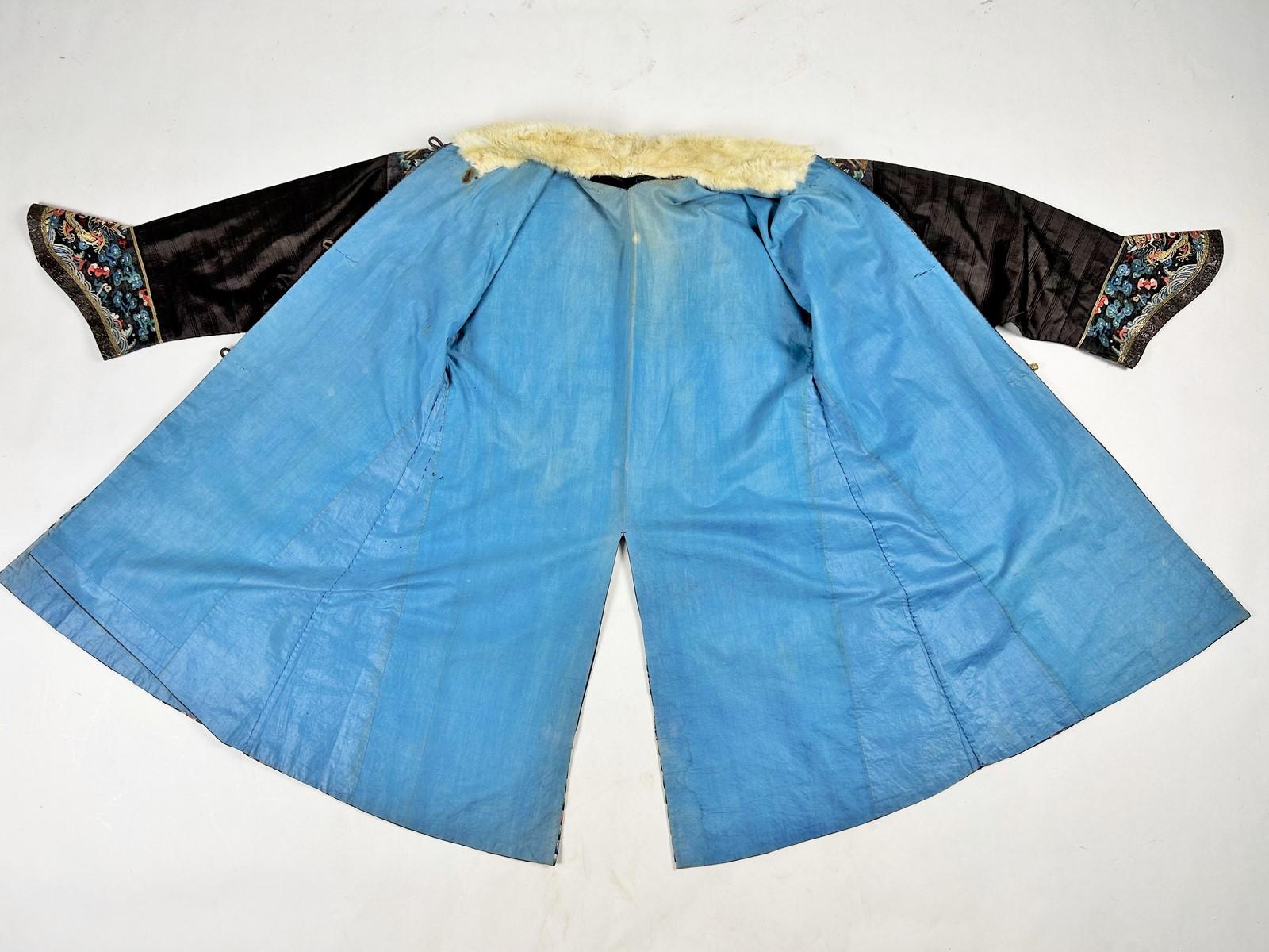 Un abrigo de noche de alta costura sobre un vestido Dragón Qing - China para Europa Circa 1920 en venta 6