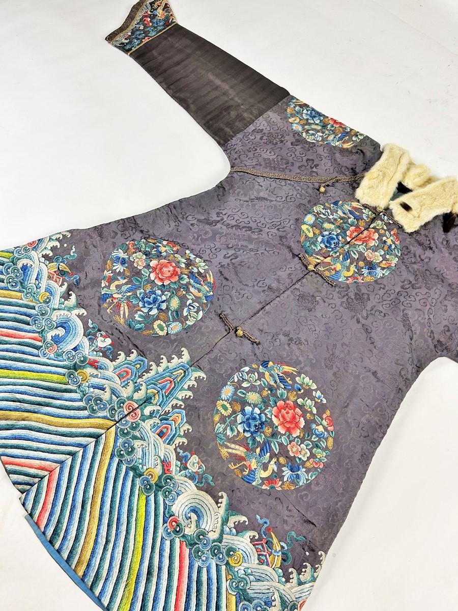 Un abrigo de noche de alta costura sobre un vestido Dragón Qing - China para Europa Circa 1920 en venta 8
