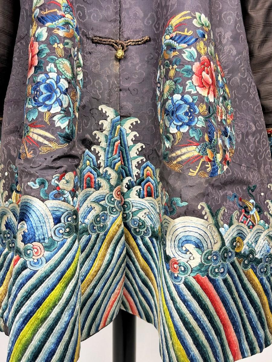 Femenino o masculino Un abrigo de noche de alta costura sobre un vestido Dragón Qing - China para Europa Circa 1920 en venta