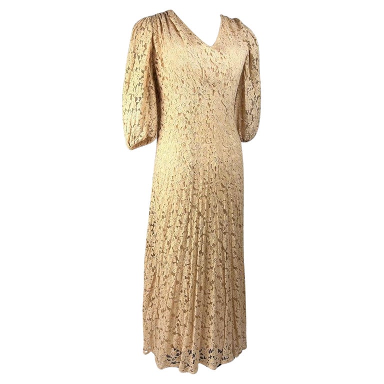 A cream Evening dress in Caudry lace - France Circa 1935-1942 For Sale at  1stDibs