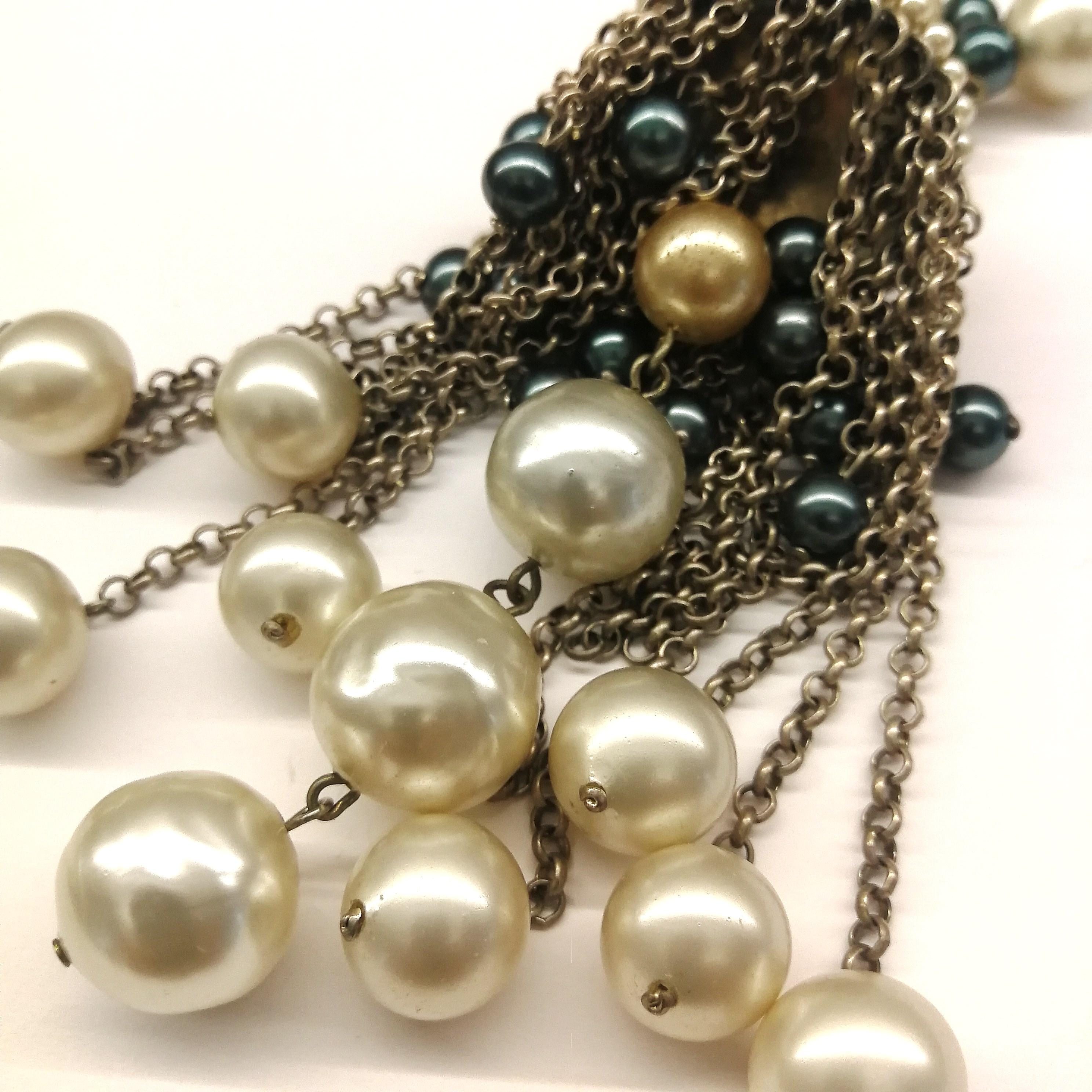  A cream, grey faux pearl and chain 'tassel' sautoir, att. Rousselet, c1950s For Sale 7