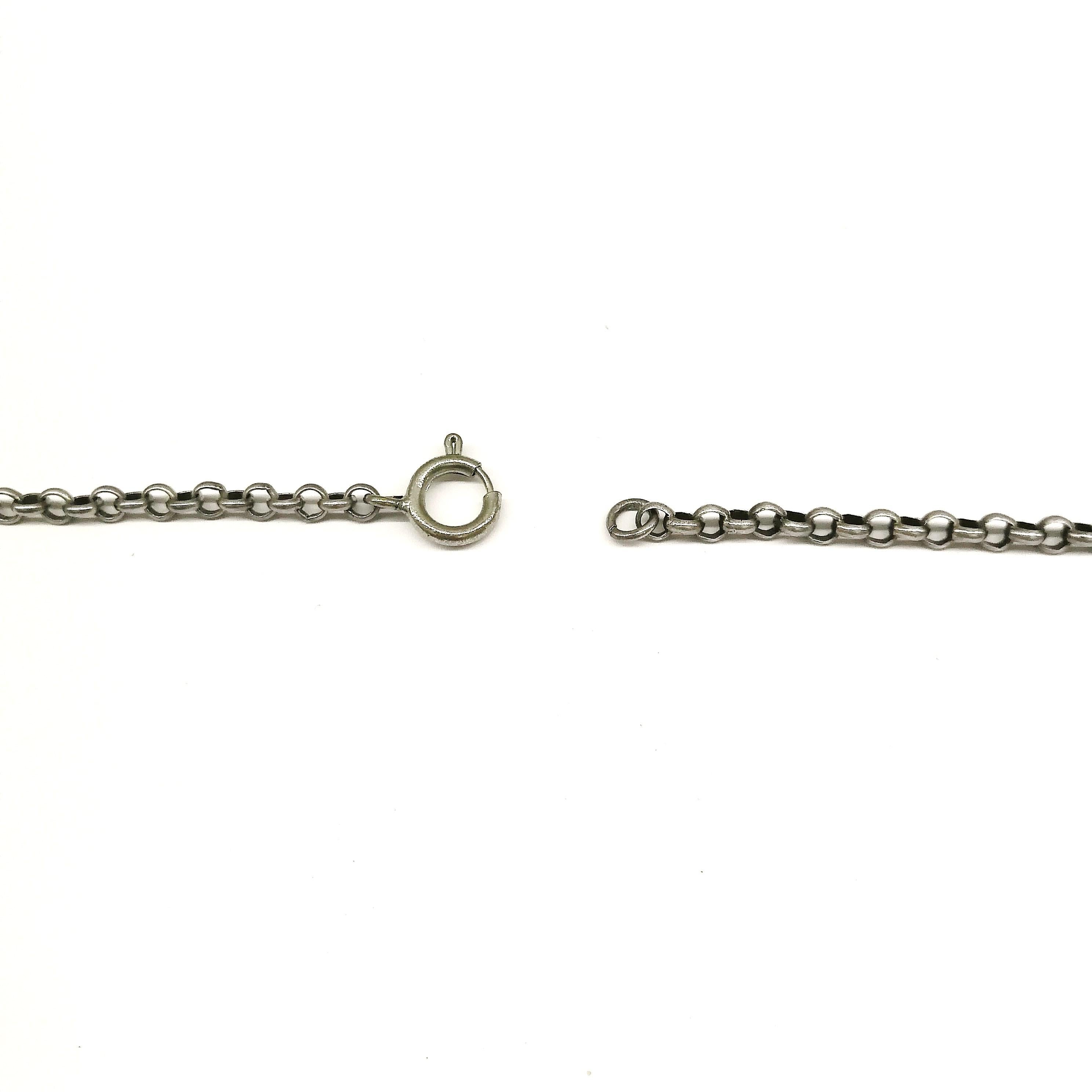  A cream, grey faux pearl and chain 'tassel' sautoir, att. Rousselet, c1950s For Sale 2