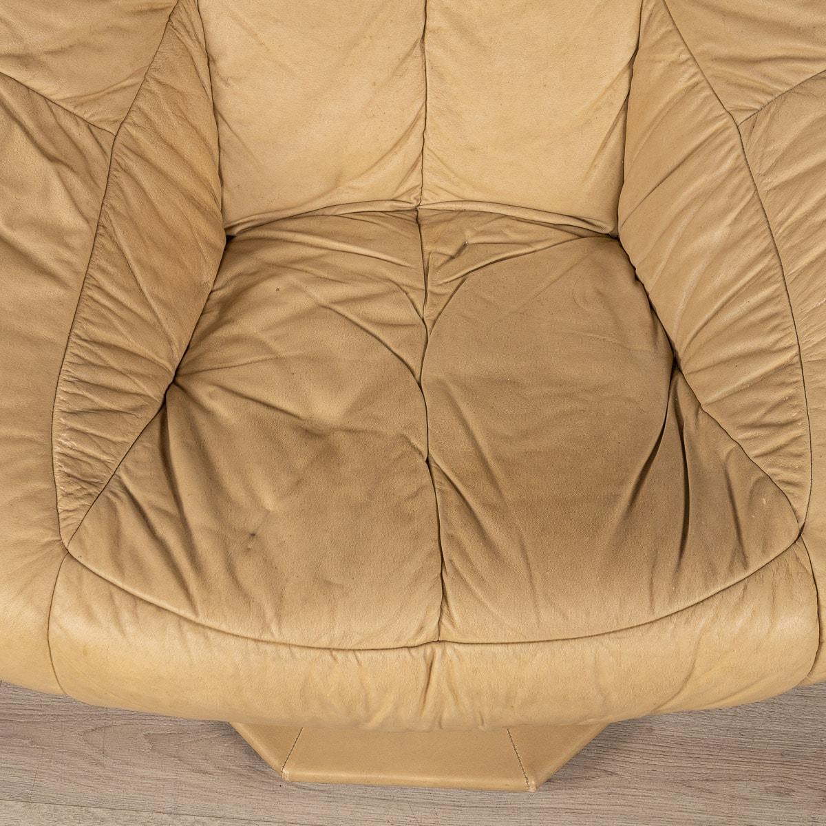 Cream Leather Lounge Chair, Italy, circa 1970 For Sale 13