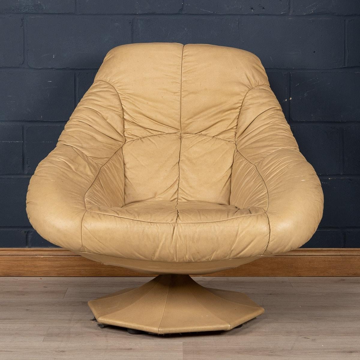 Italian Cream Leather Lounge Chair, Italy, circa 1970 For Sale
