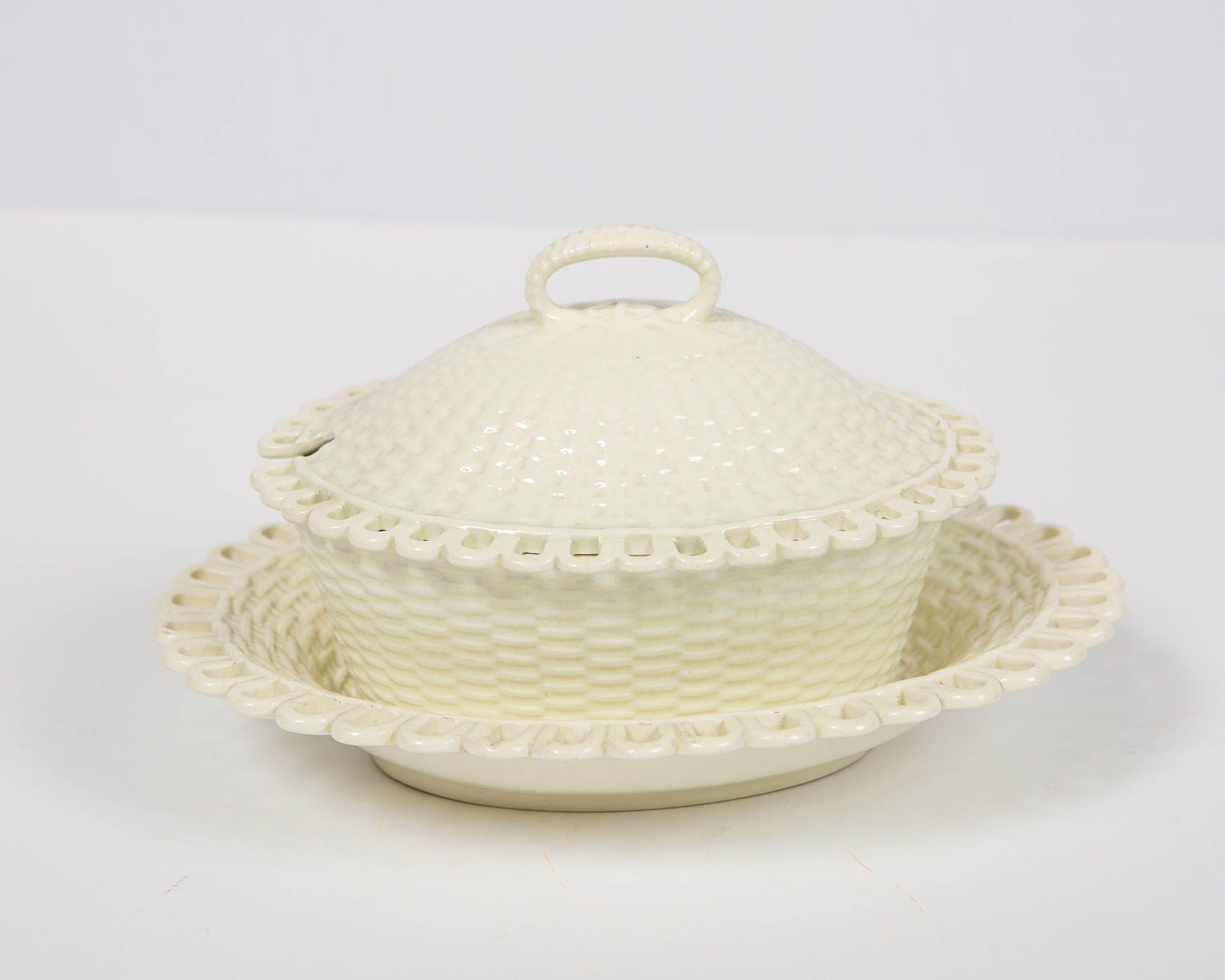 Neoclassical 18th Century Creamware Sauce Tureen and Stand Made in England, circa 1790