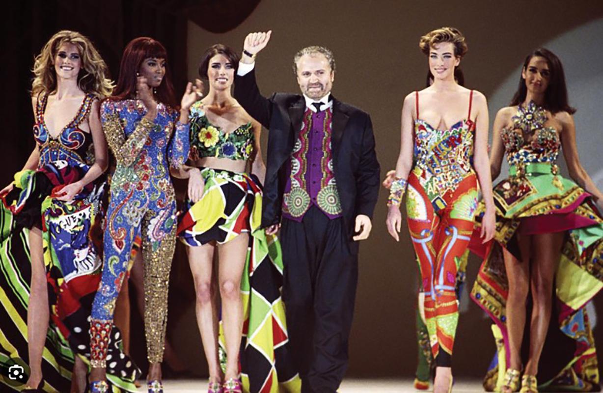 GIANNI VERSACE

Autumn/winter 1990-1991
PERSONAL COLLECTION of Gianni Versace Miami Mansion. ACTIONED at SOTHEBY’S in 2001

A Crepe De Chine Body Suit

Vintage Beaded and Embroidered with Strass and Rhinestones 


The suit comes with Versace hanger