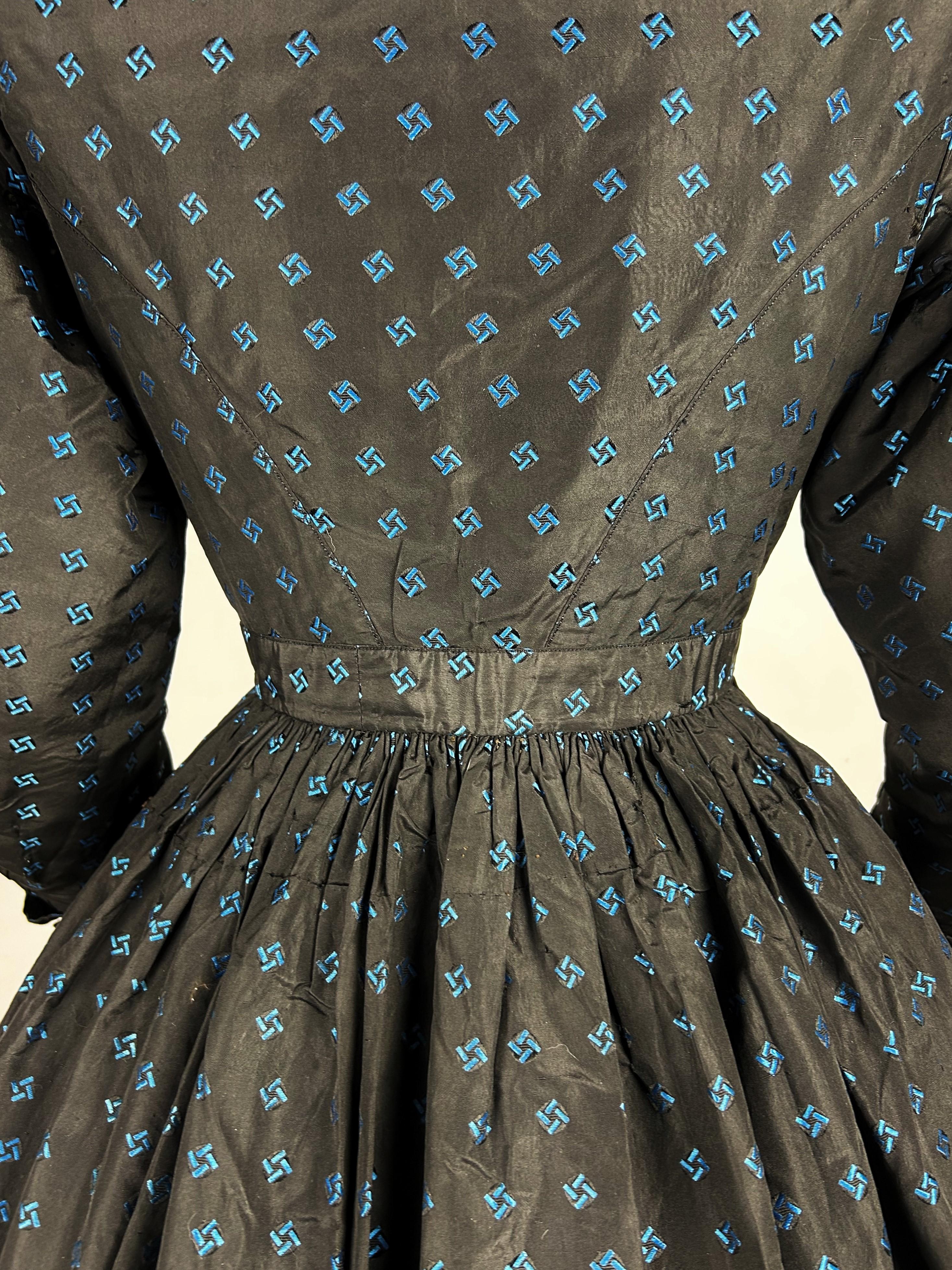 A Crinoline Day dress in black taffeta brocaded silk brocaded France Circa 1870 In Good Condition In Toulon, FR