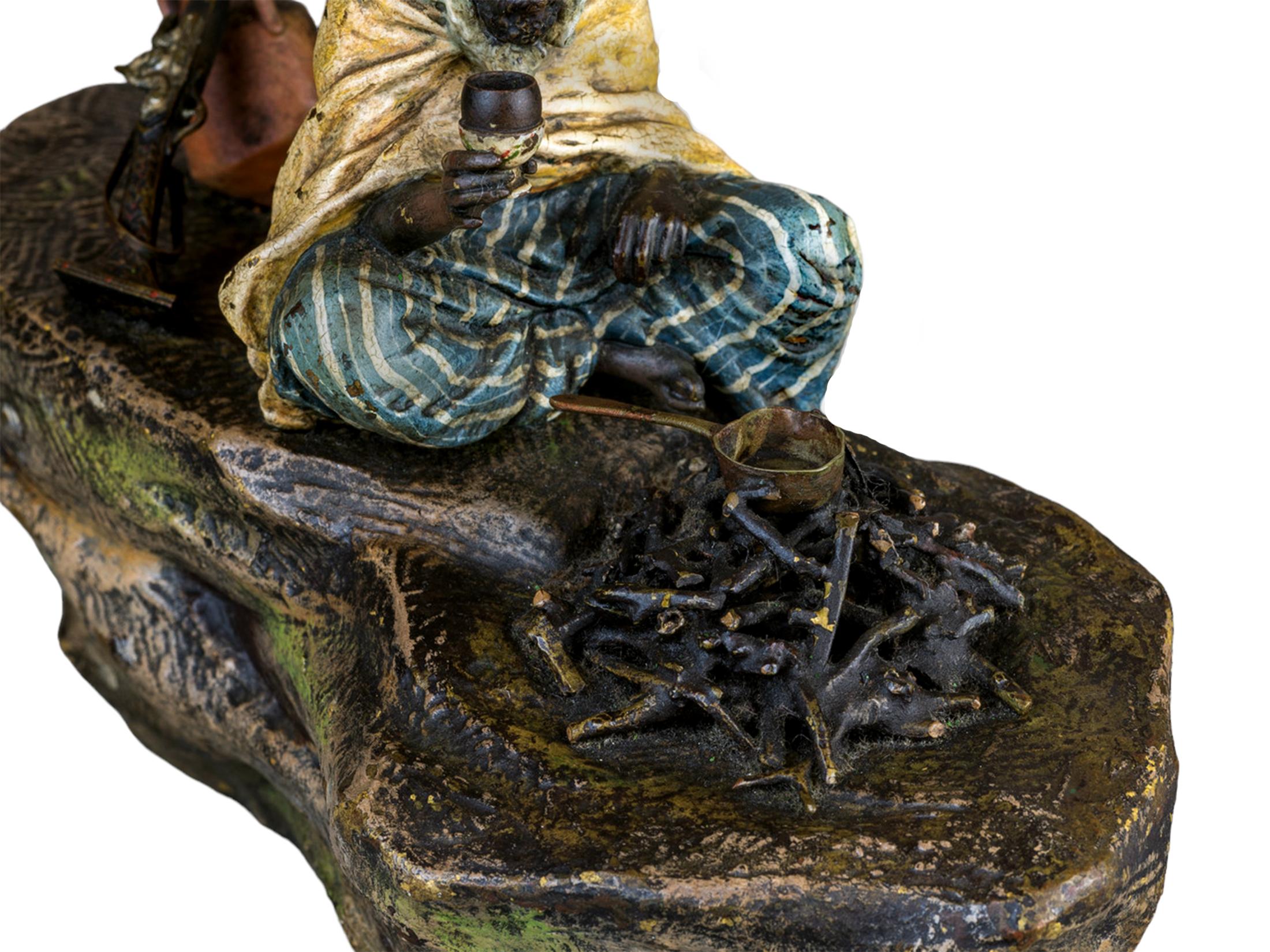 Bronze Sculpture de lampe figurative autrichienne en bronze peinte à froid par Franz Bergmann en vente