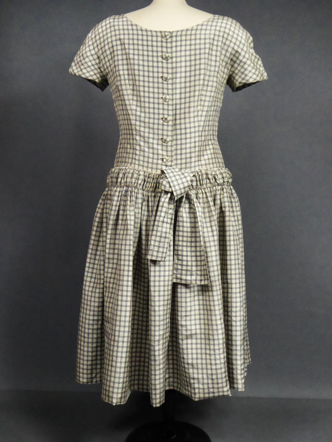 A Cristobal Balenciaga Couture Sac Dress in Plaid Taffeta n°55418 Circa 1958 4