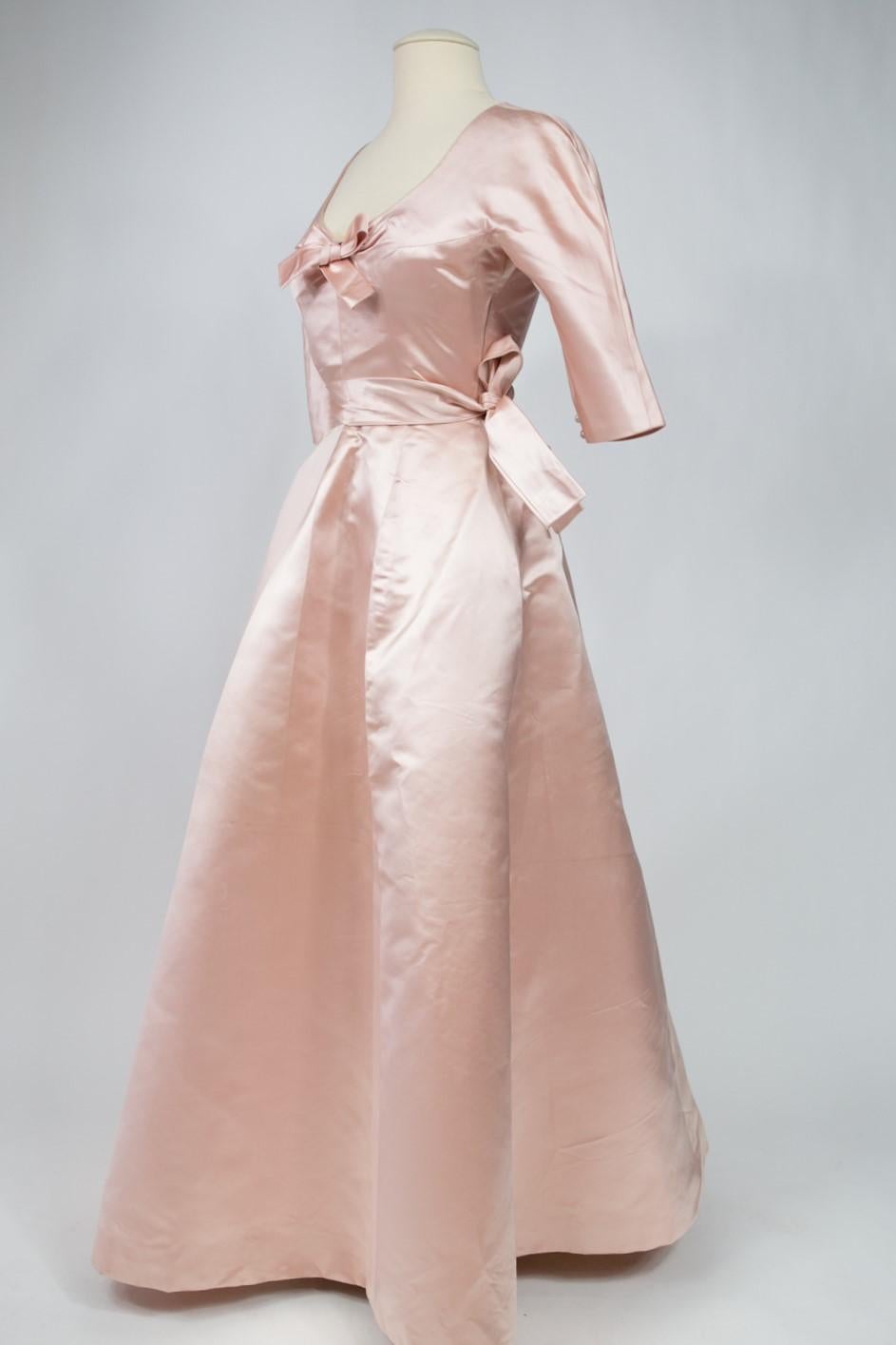 Robe de bal en satin Cristobal Balenciaga Couture numérotée 61819 - Circa 1960 9