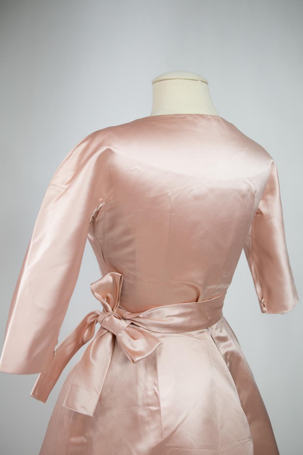 Robe de bal en satin Cristobal Balenciaga Couture numérotée 61819 - Circa 1960 3