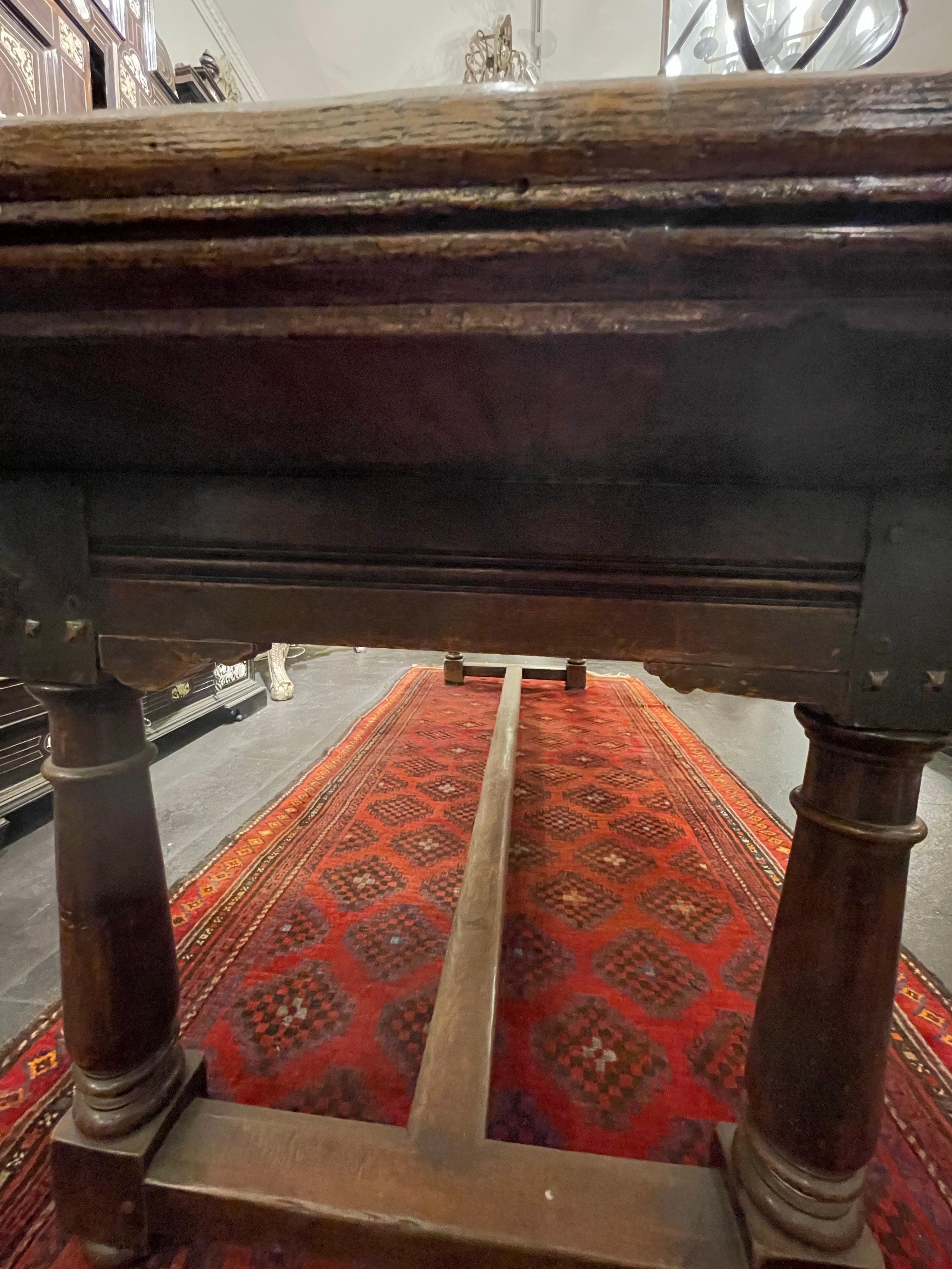 Table de réfectoire en chêne anglais de l'époque cromwellienne. 17ème siècle en vente 4