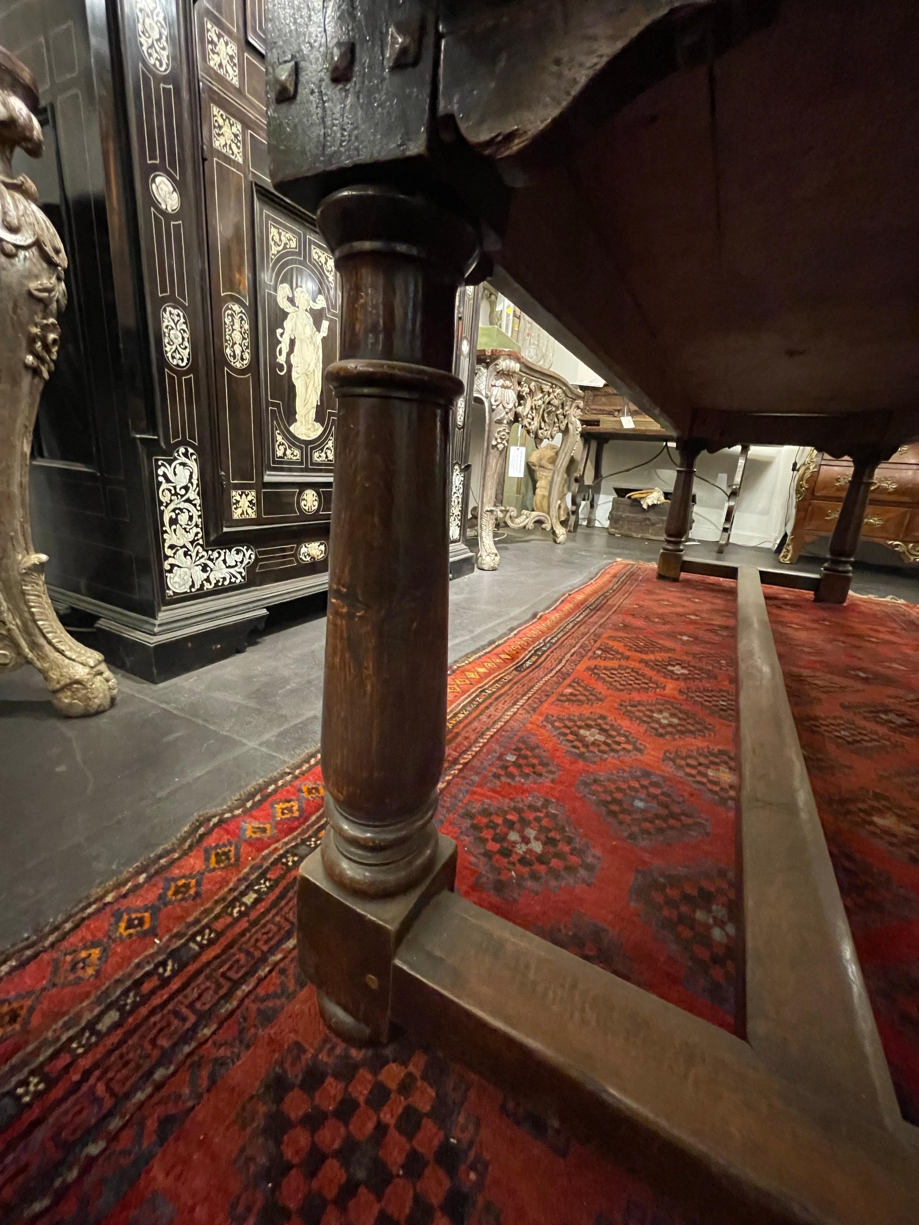 Table de réfectoire en chêne anglais de l'époque cromwellienne. 17ème siècle en vente 5