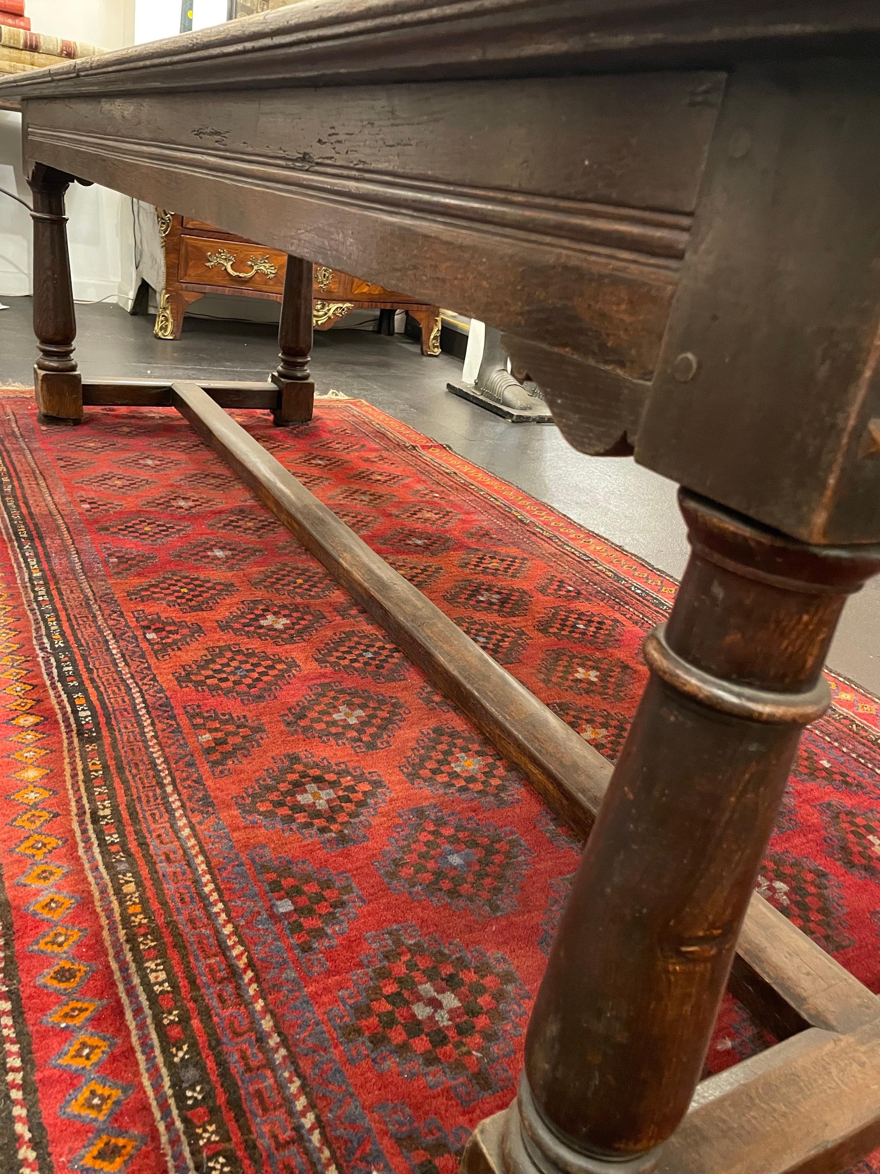 Table de réfectoire en chêne anglais de l'époque cromwellienne. 17ème siècle en vente 7