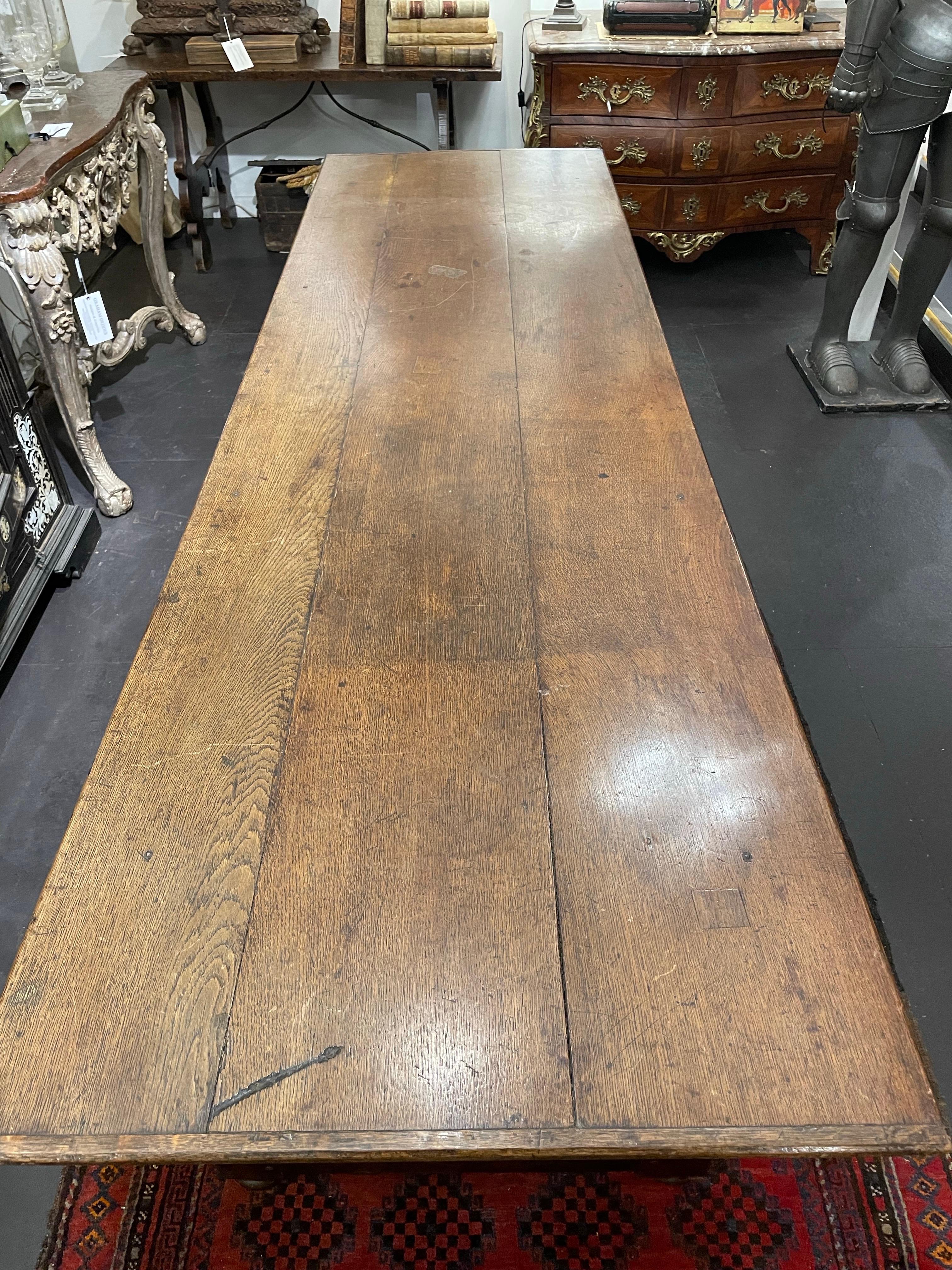 Table de réfectoire en chêne anglais de l'époque cromwellienne. 17ème siècle en vente 8