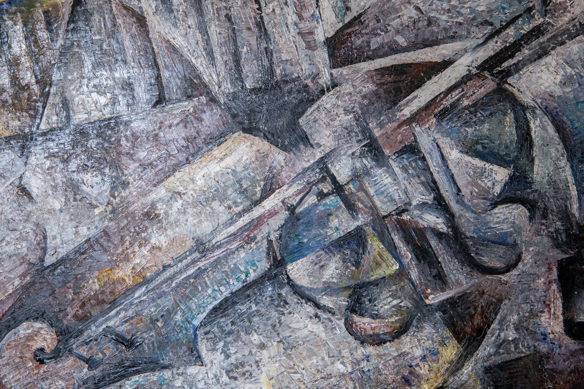 Splendido dipinto cubista d'epoca su tela con forti sfumature futuriste, con scritte in cirillico come parte della composizione. Qualità viscerale della pennellata e dell'applicazione della pittura, con tavolozza blu argento. Presentato in una