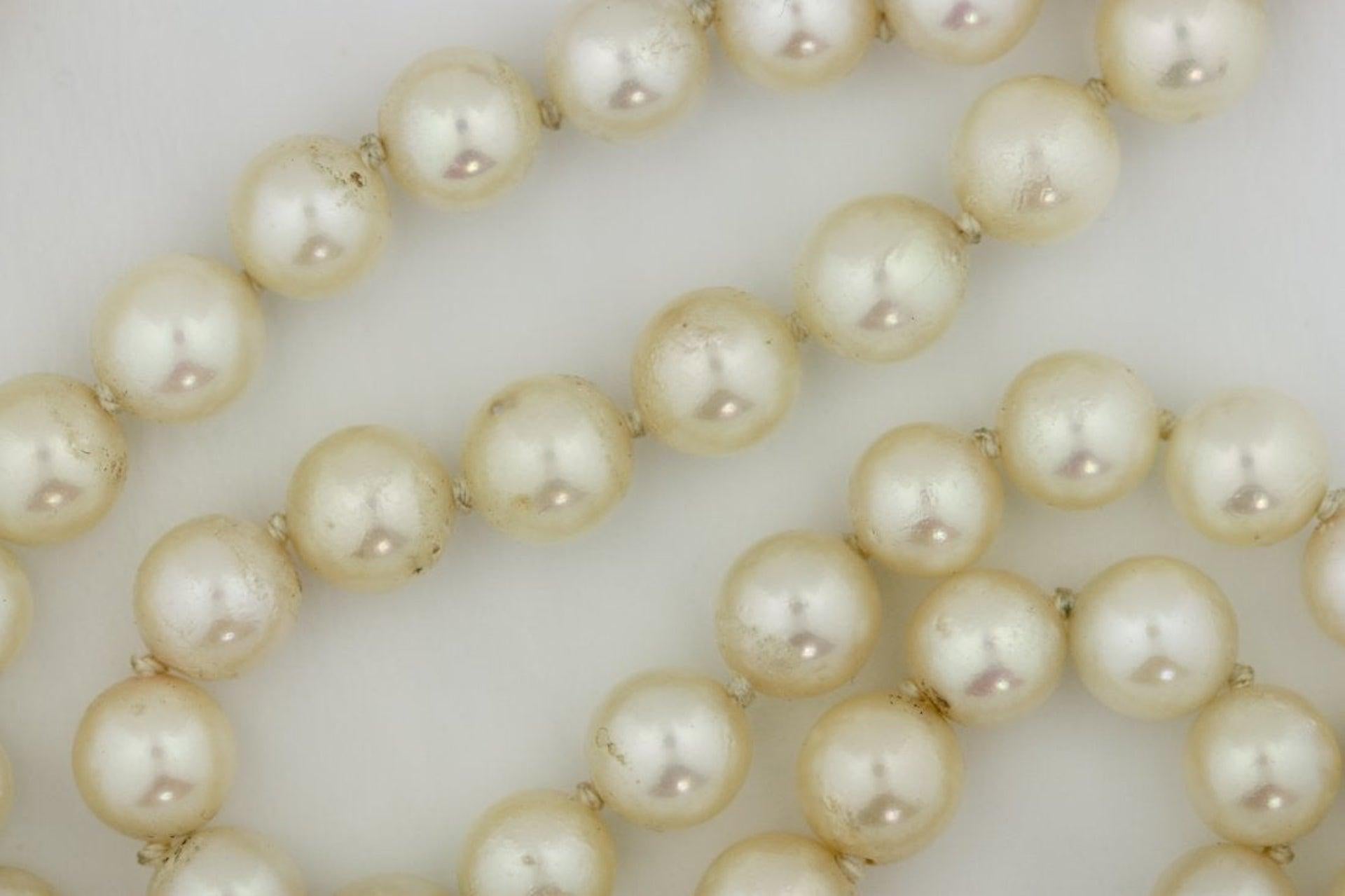 Cultured Pearl Necklace the Double Graduated Strand In Good Condition For Sale In Palm Beach, FL