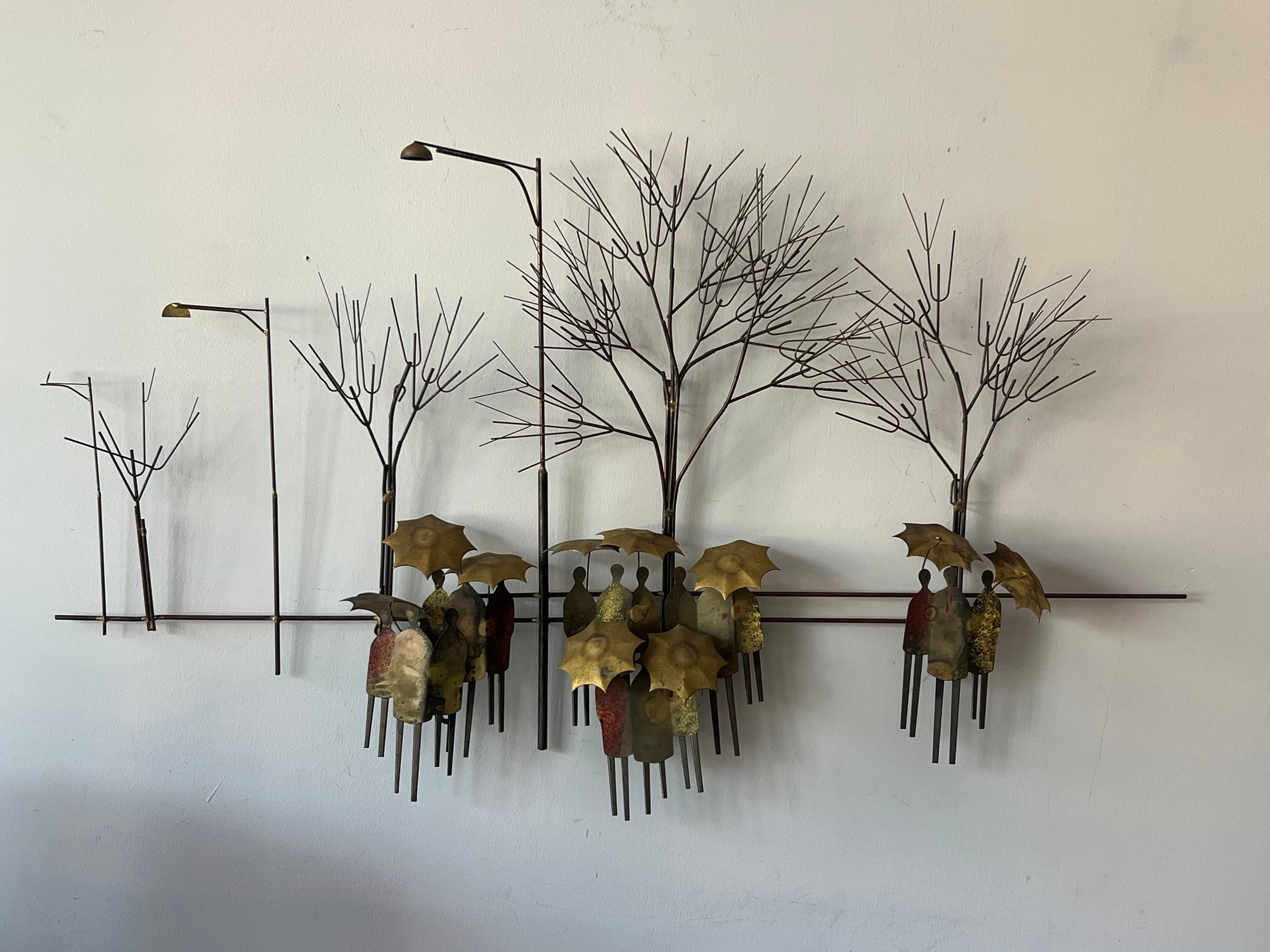 Escultura de latón de Curtis Jere: paraguas y personas, hacia 1970 5