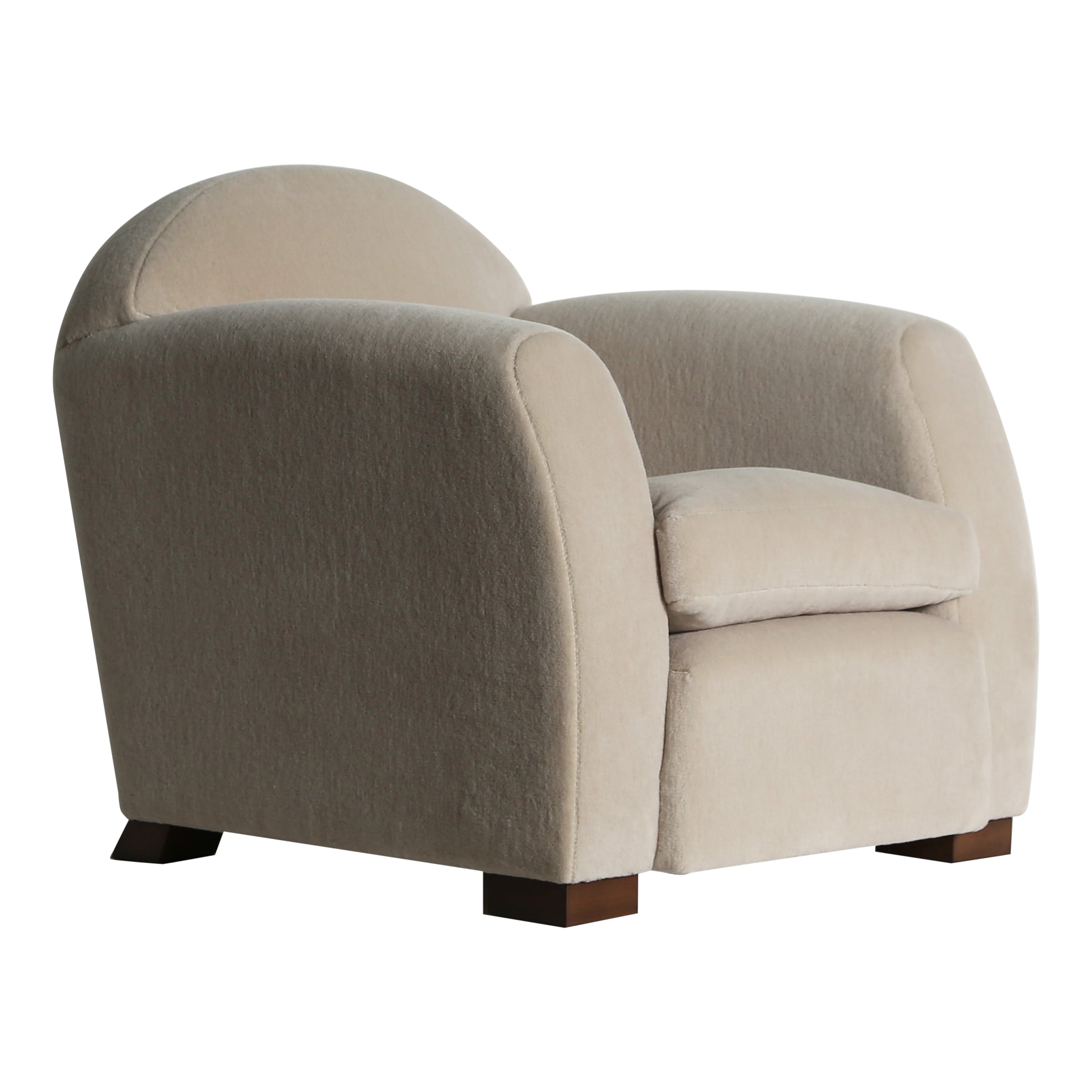 Fauteuil club de salon à accoudoirs incurvés, tapissé en pur alpaga