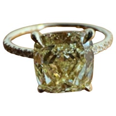 Bague en diamant jaune fantaisie de 2,03 carats, taille coussin