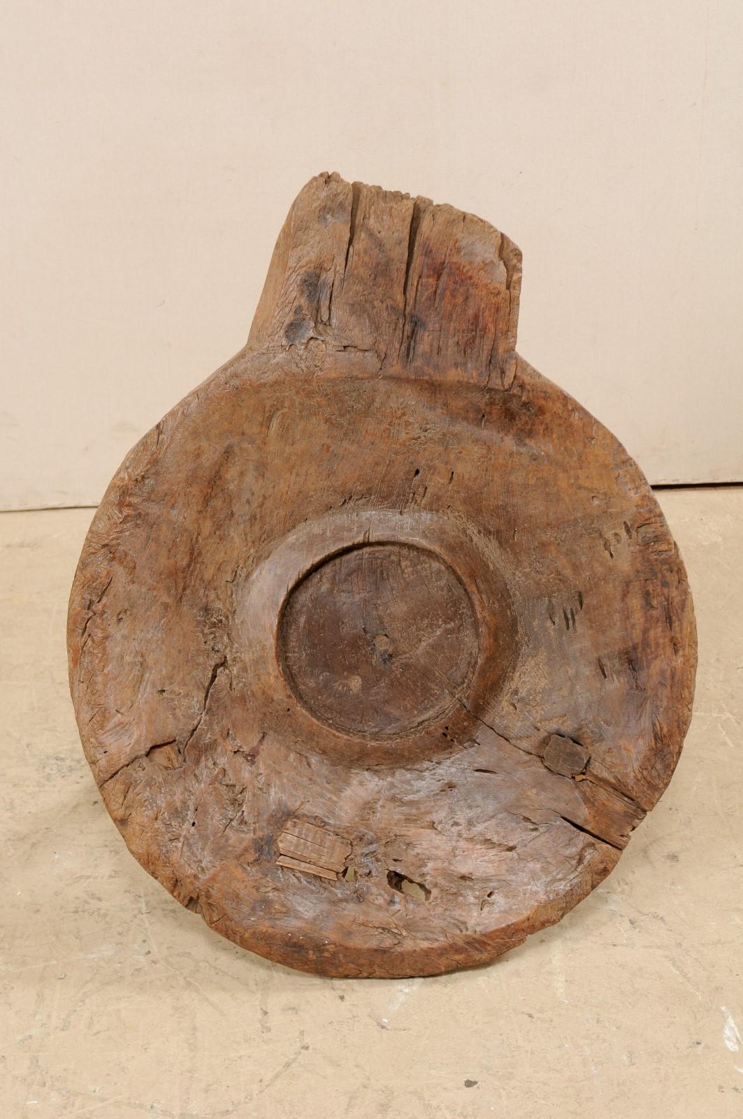 Table basse unique et personnalisée avec un plateau en bois naturel fait de fromage espagnol du 19e siècle en vente 3