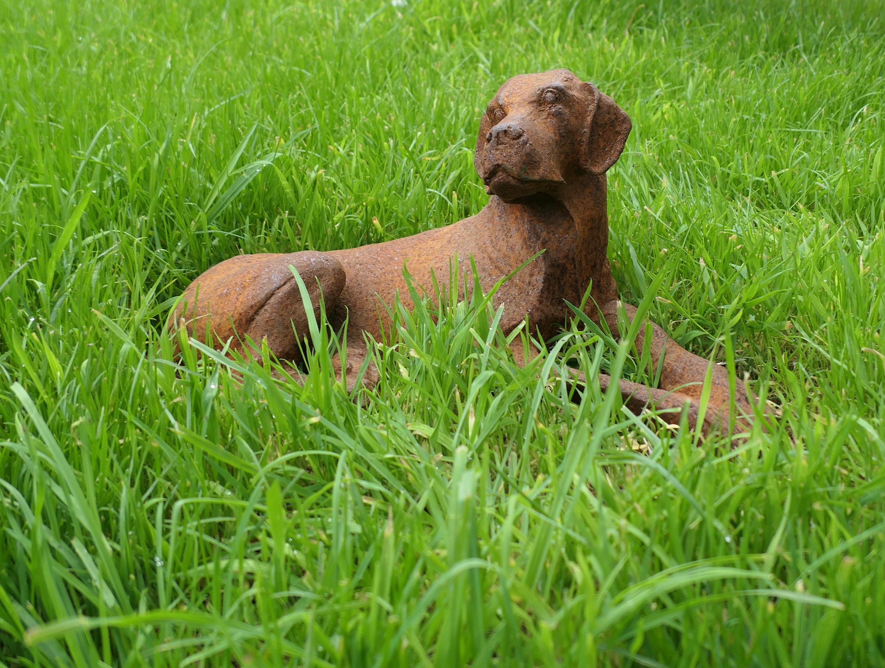 Un chiot labrador taillé, butoir de porte

Une pièce charmante pour tous les amoureux des chiens, il ou elle est fait en fonte et dans une position de repos juste pour garder la porte en place même par jour de vent, un arrêt de porte très utile, ou