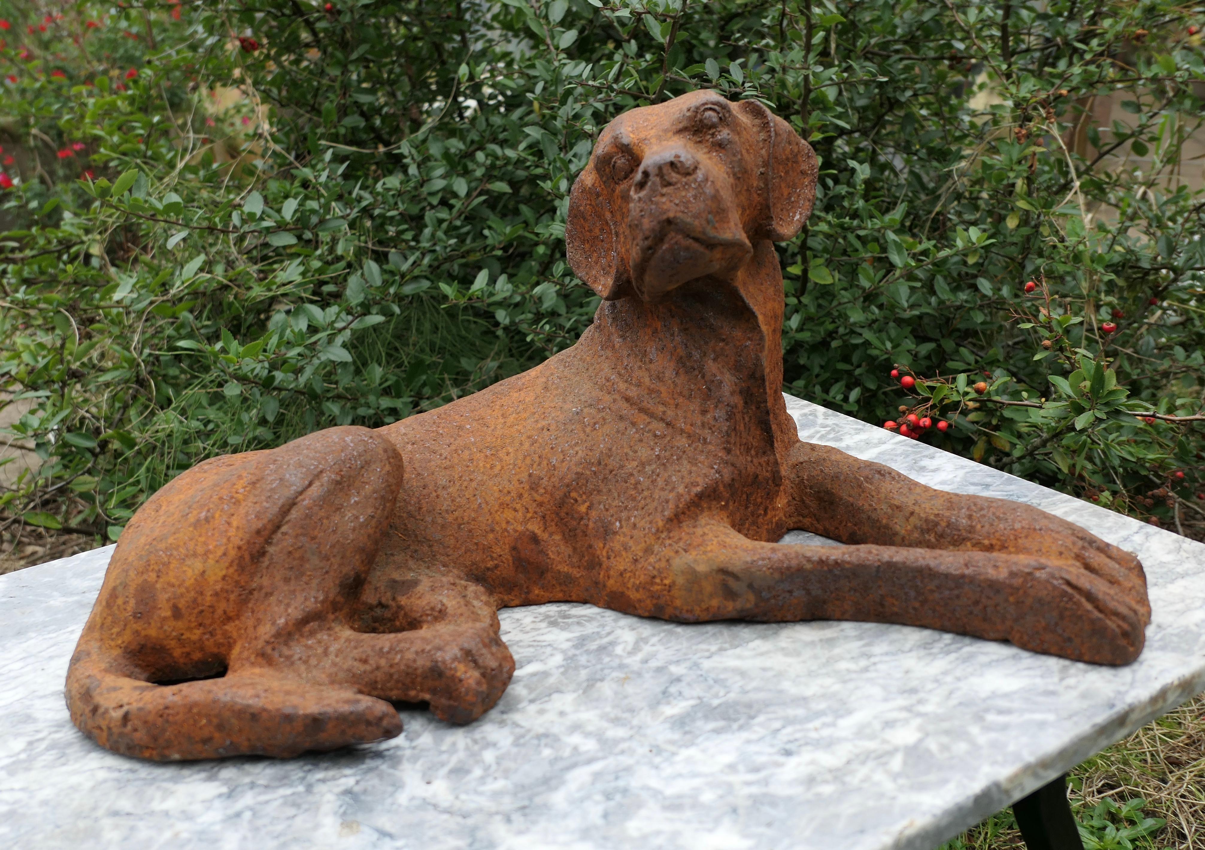 Un chiot labrador taillé, butoir de porte  Une pièce charmante pour tous les amoureux des chiens en vente 1