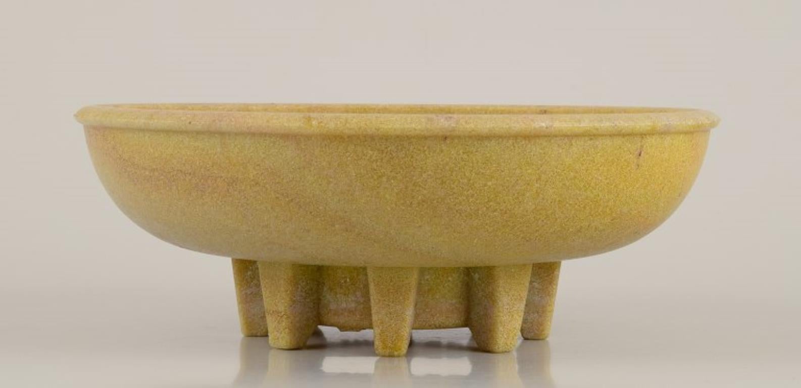 Céramique A. D. Copier, céramiste néerlandais. Pot de fleurs en céramique. Années 1930/40 en vente
