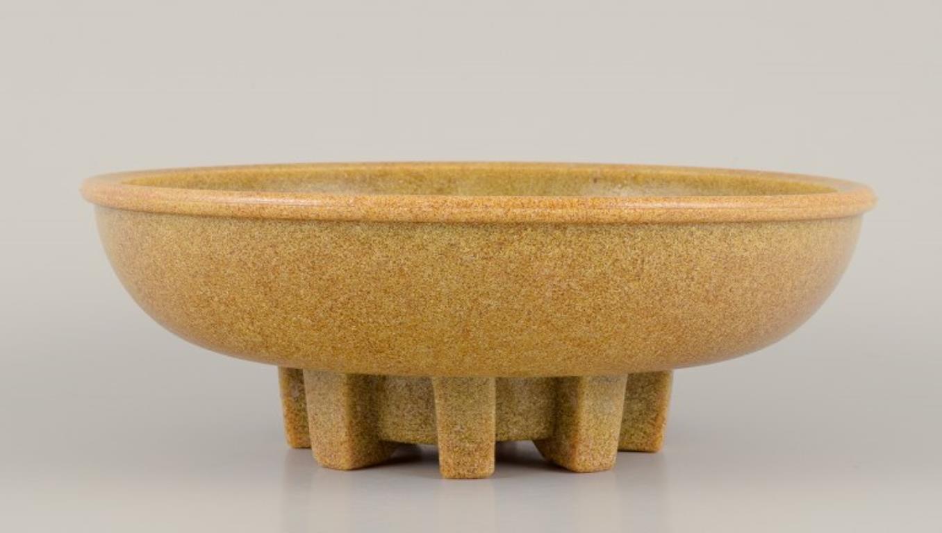 A. D. Copier (1901-1991), Dutch ceramicist.
Ceramic flower pot.
Glaze in yellow-green hues.
Industrial design.
1930/40s.
Marked.
Perfect condition.
Dimensions: D 21.5 cm x H 7.4 cm.
