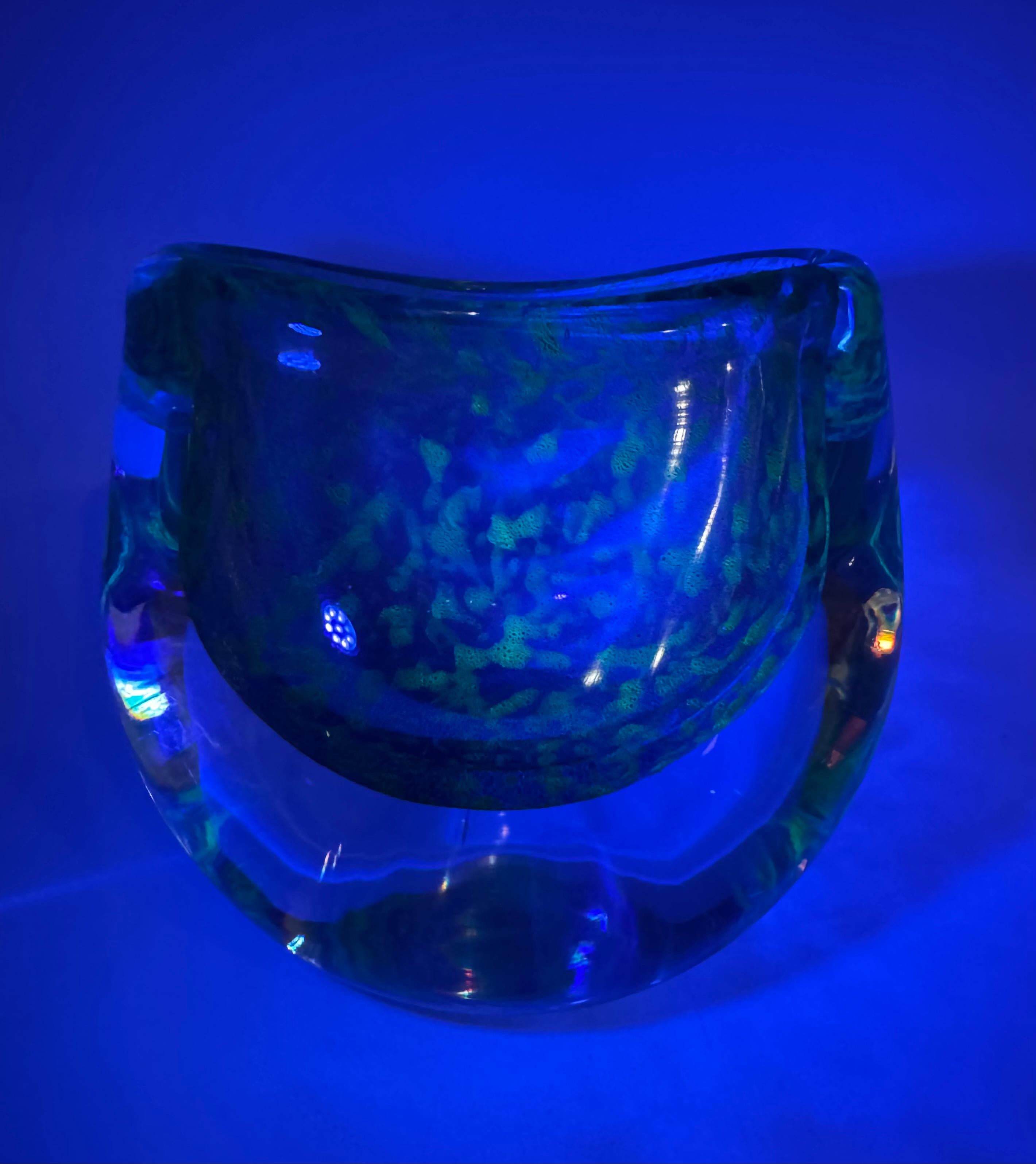 Art Deco A. D. Copier Leerdam Unica Number 20 (Uranium) Crackle Art Glass Vase, 1930s For Sale