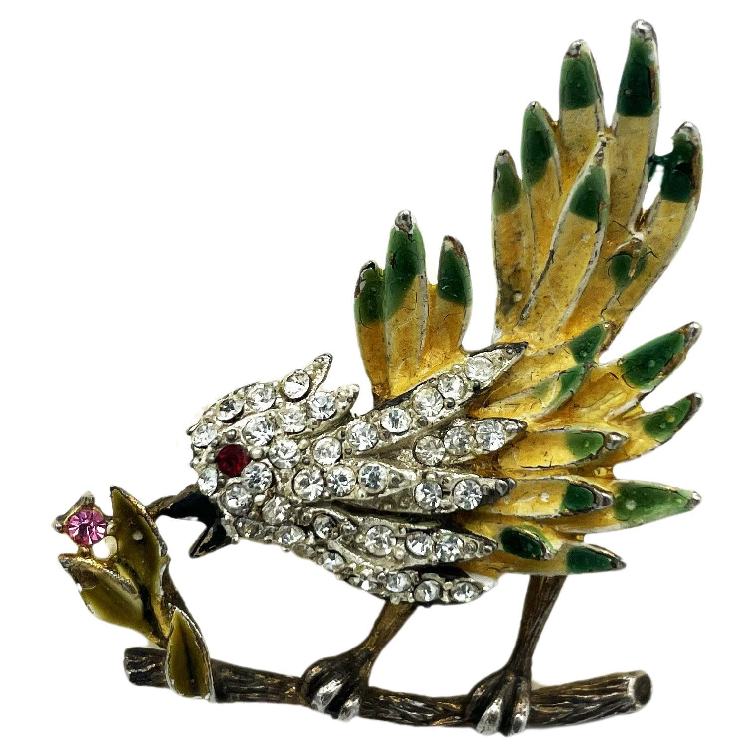 A dainty little bird brooch by Kramer NY, 1950s with lots of small rhinestones For Sale