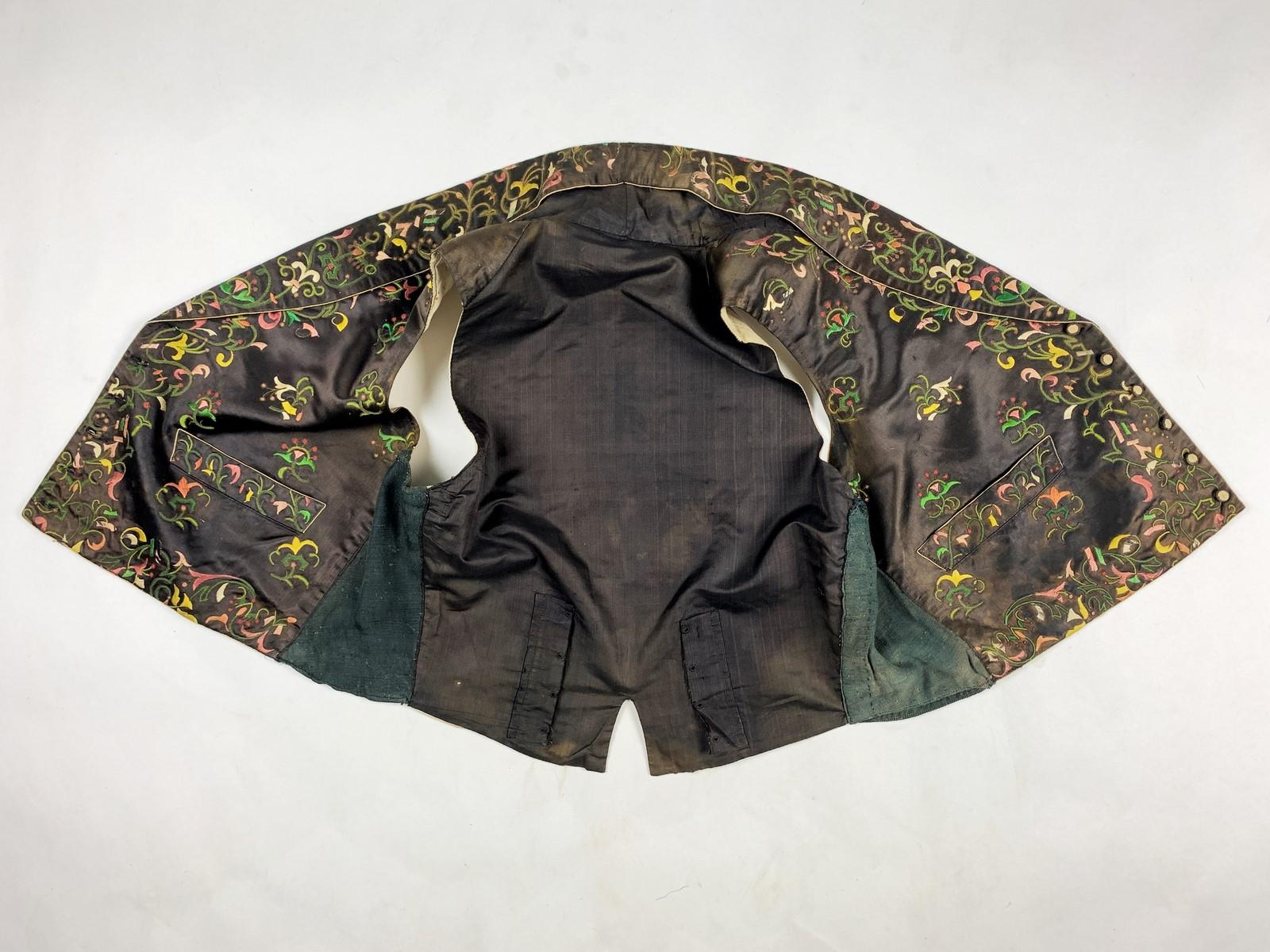 Eine Dandy-Weste aus besticktem braunem Satin - Frankreich CIRCA 1815-1825 im Angebot 6