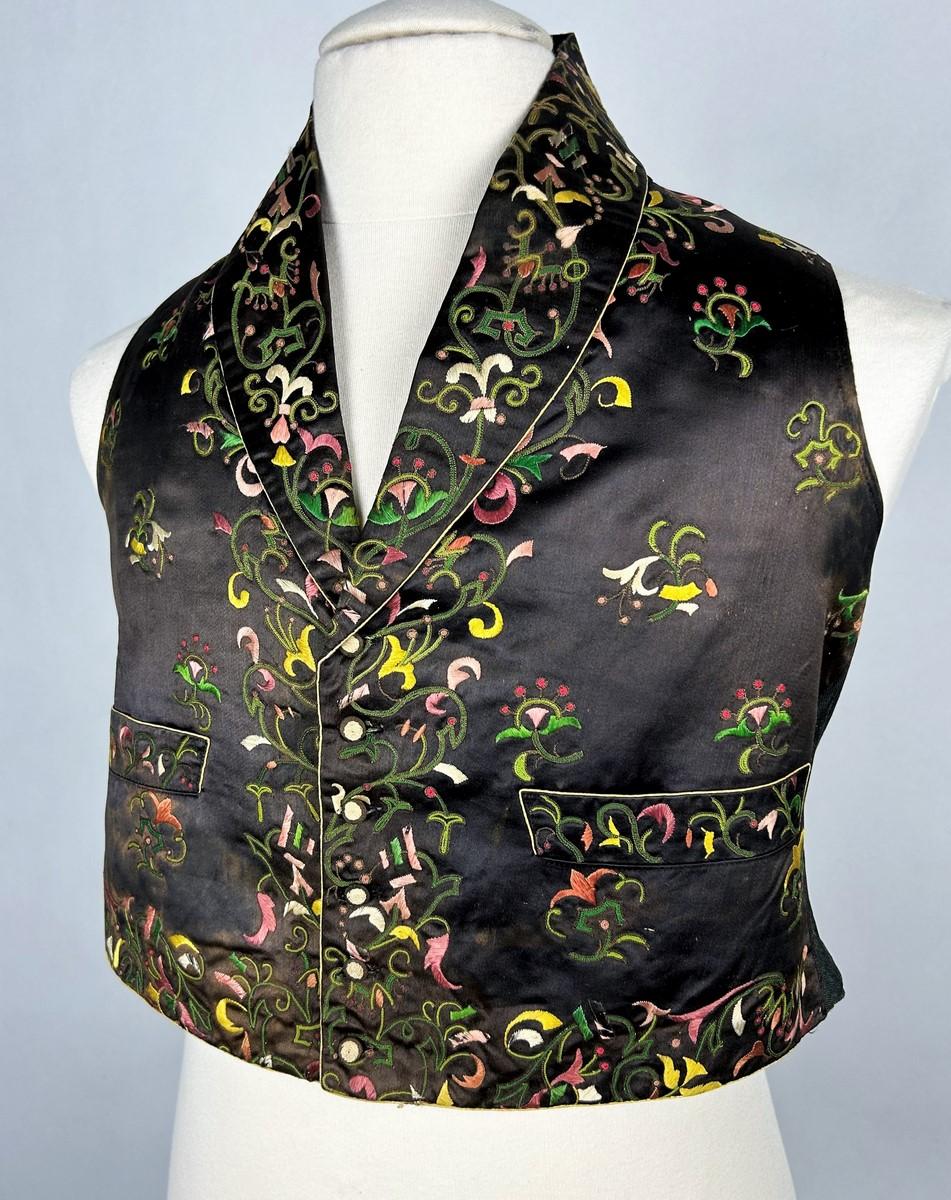 Eine Dandy-Weste aus besticktem braunem Satin - Frankreich CIRCA 1815-1825 im Angebot 7