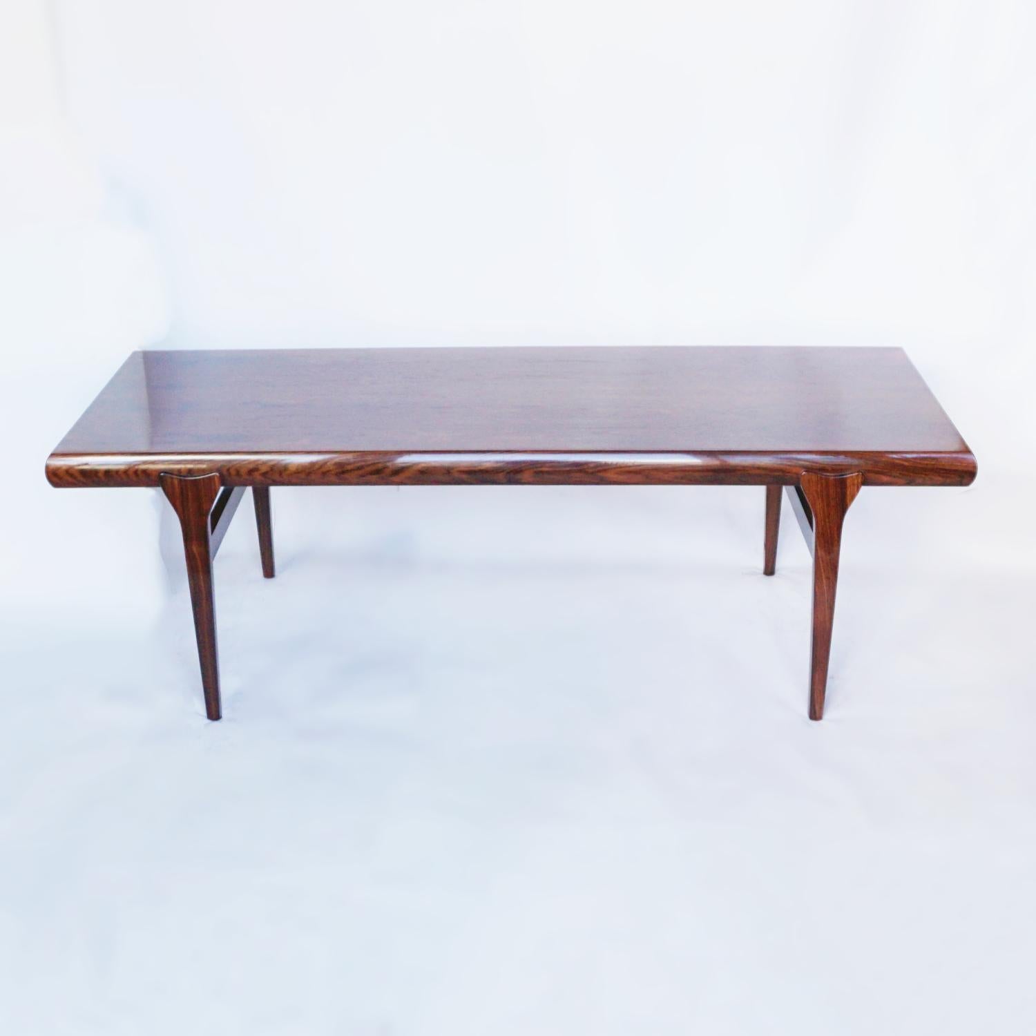 A Danish rosewood coffee table by Johannes Andersen for Silkeborg Møbelfabrik. One end contains a secret drawer with partition, and the adjacent end contains a pull out tray. 

Dimensions: H 52cm W 160cm D 61cm 

Origin: Danish

Date: Circa