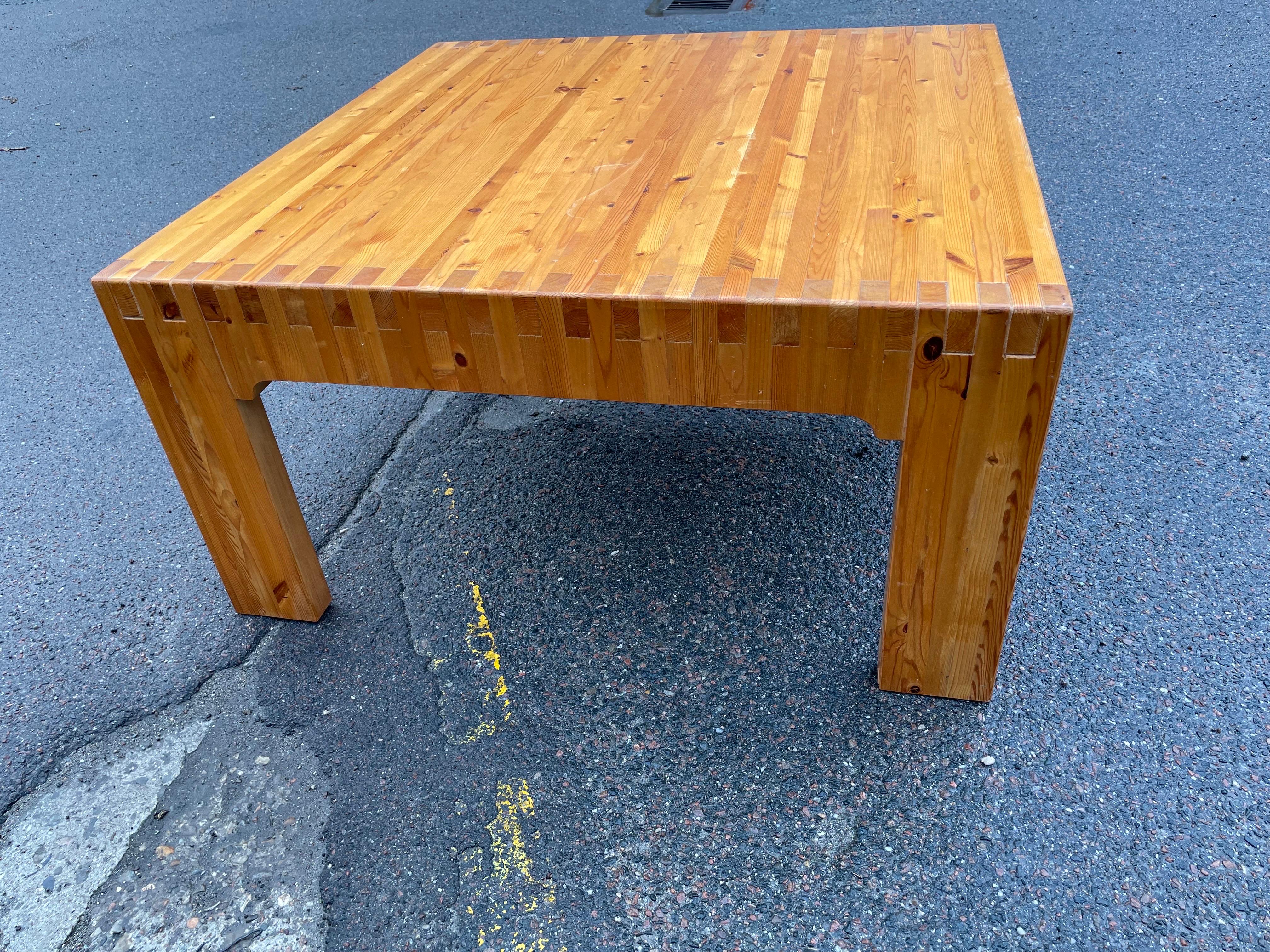 A Danish mid-century modern brutalist coffee table in solid pine from the 1970´s For Sale 1