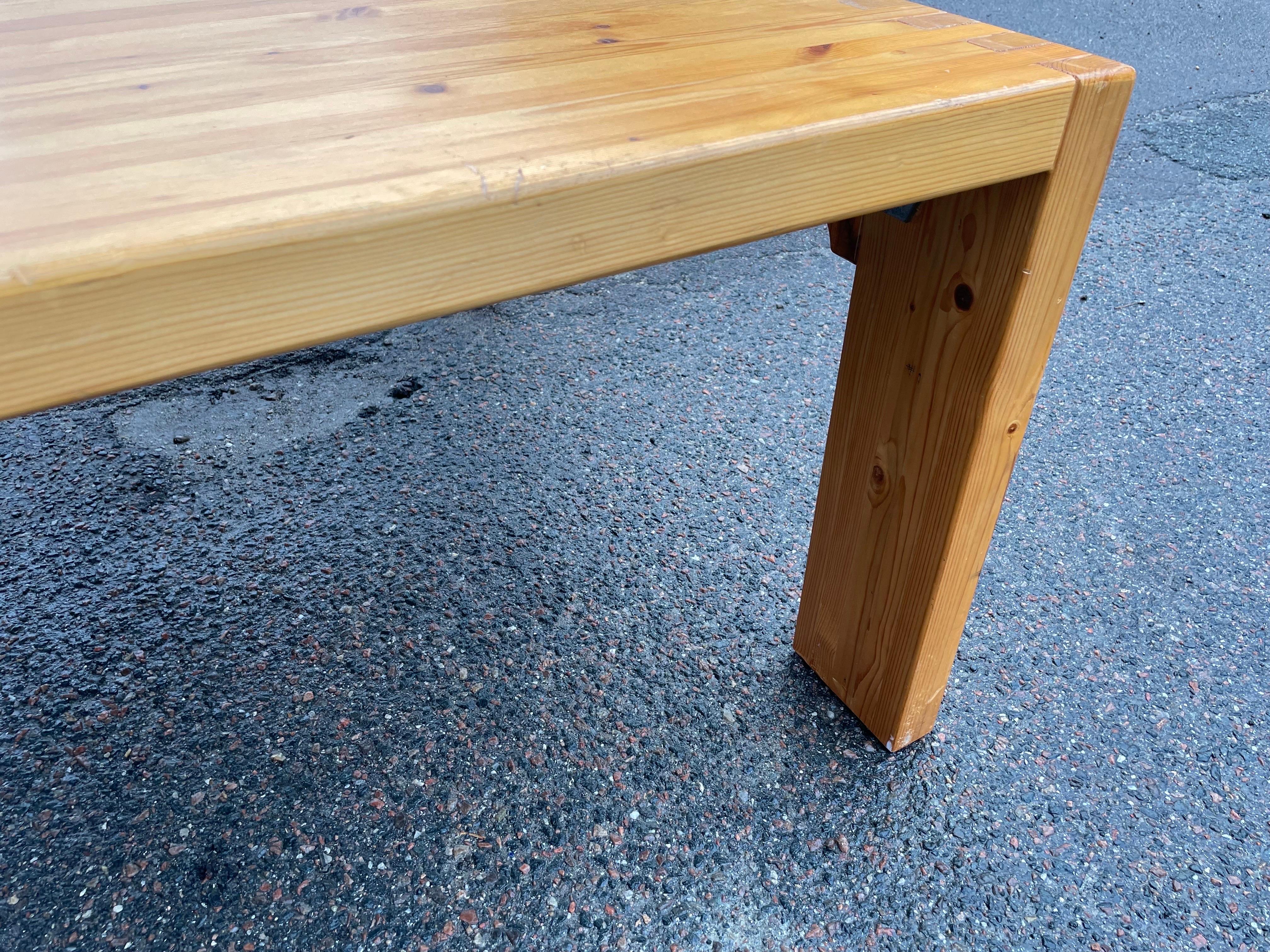 A Danish mid-century modern brutalist coffee table in solid pine from the 1970´s For Sale 2