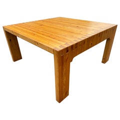 Mesa de centro brutalista danesa de mediados de siglo en pino macizo de los años 70
