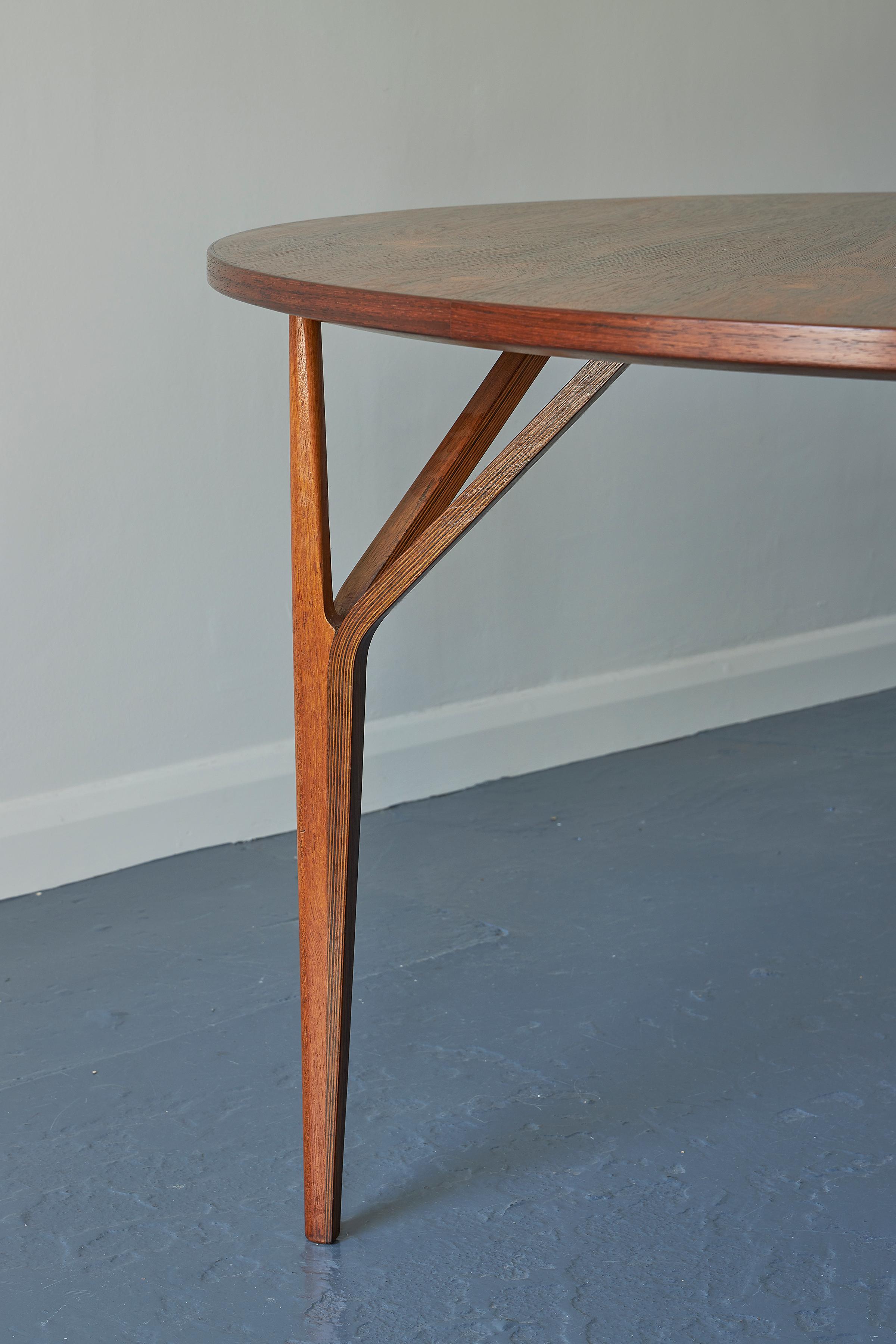 Danish Midcentury Rosewood Dining Table In Good Condition In Petworth, West Sussex