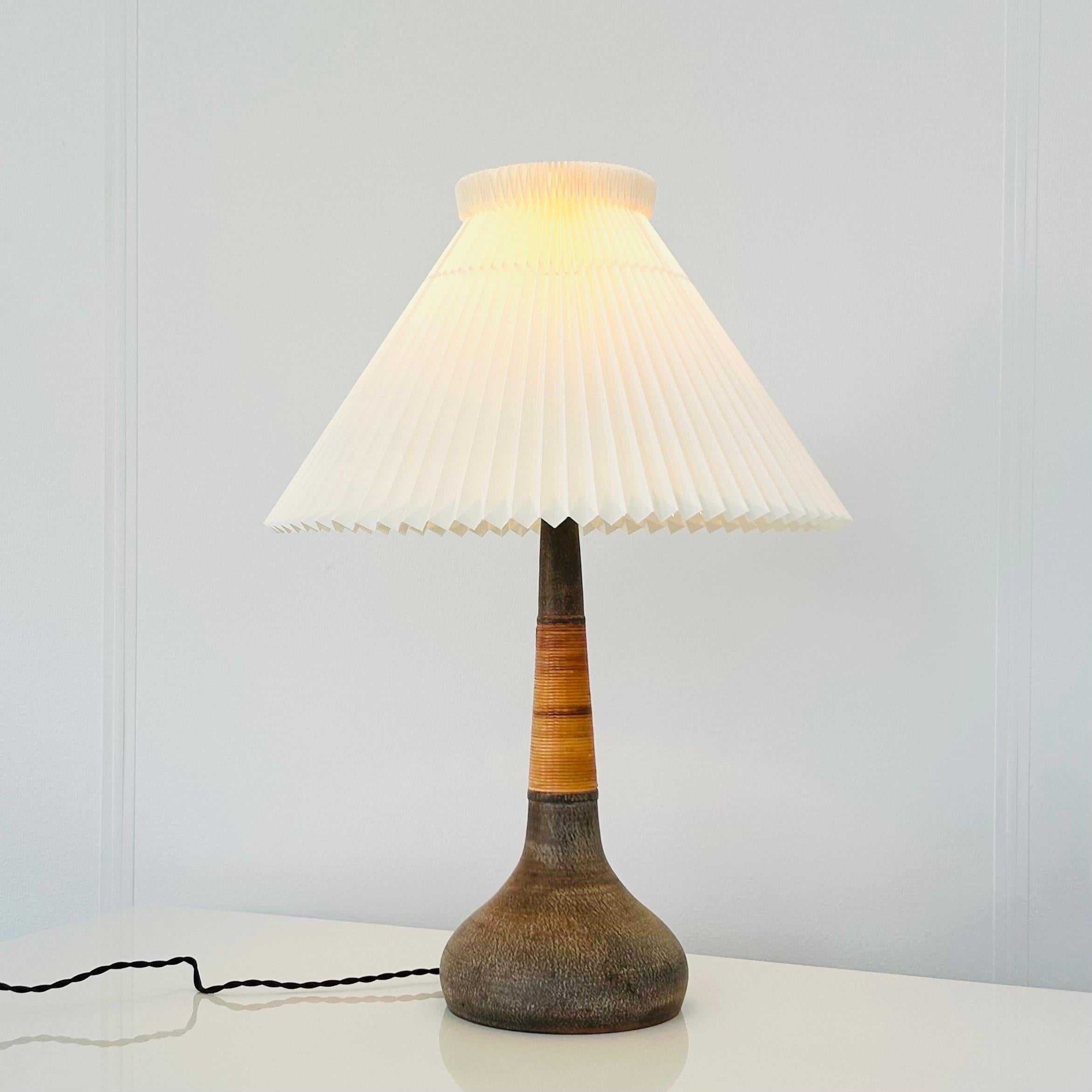 Danish Modern Le Klint & Kähler Ceramics Table Lamp, 1960s, Denmark In Good Condition For Sale In Værløse, DK