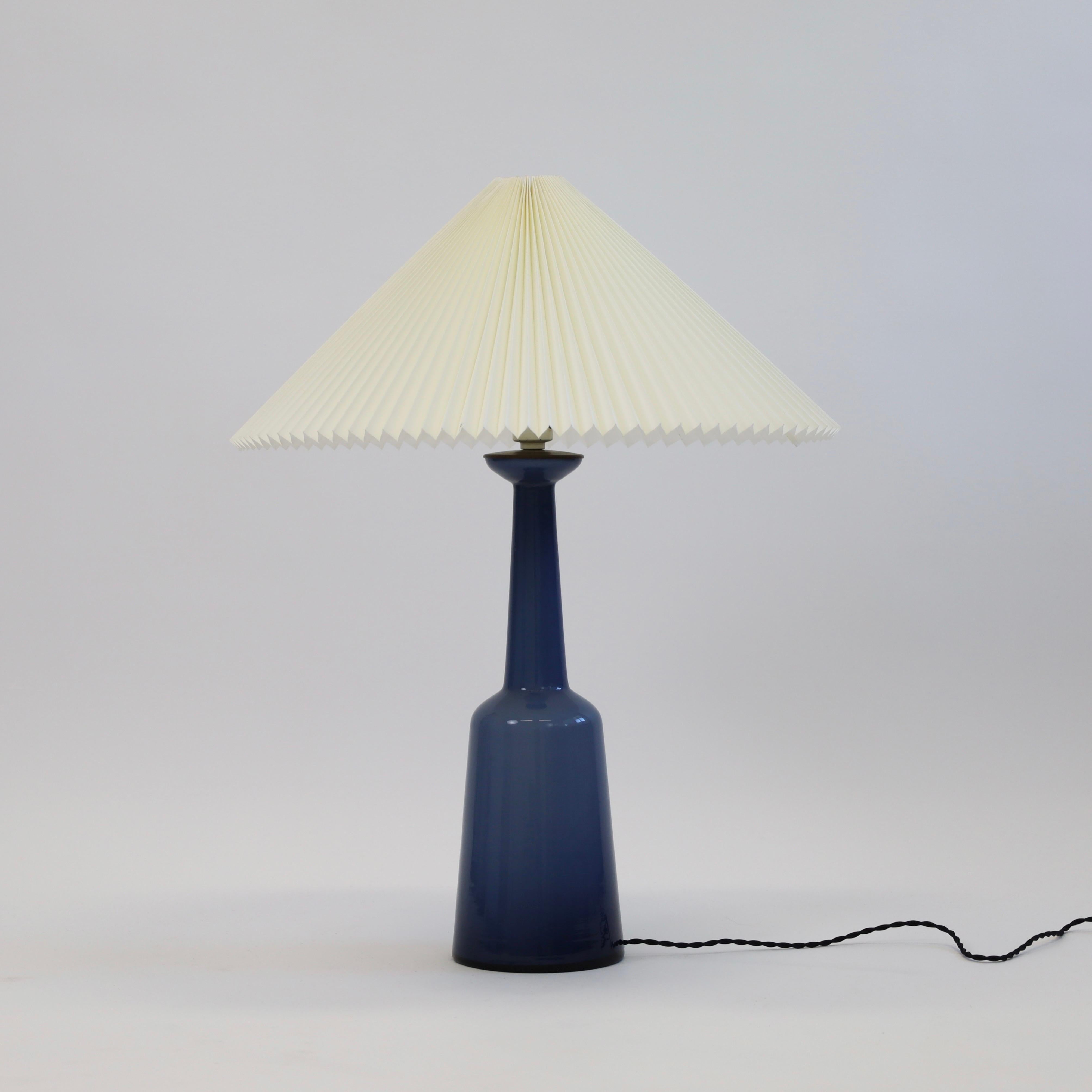 Lampe de table moderne danoise en verre bleu par Kastrup Glasvaerk, années 1950, Danemark en vente 4